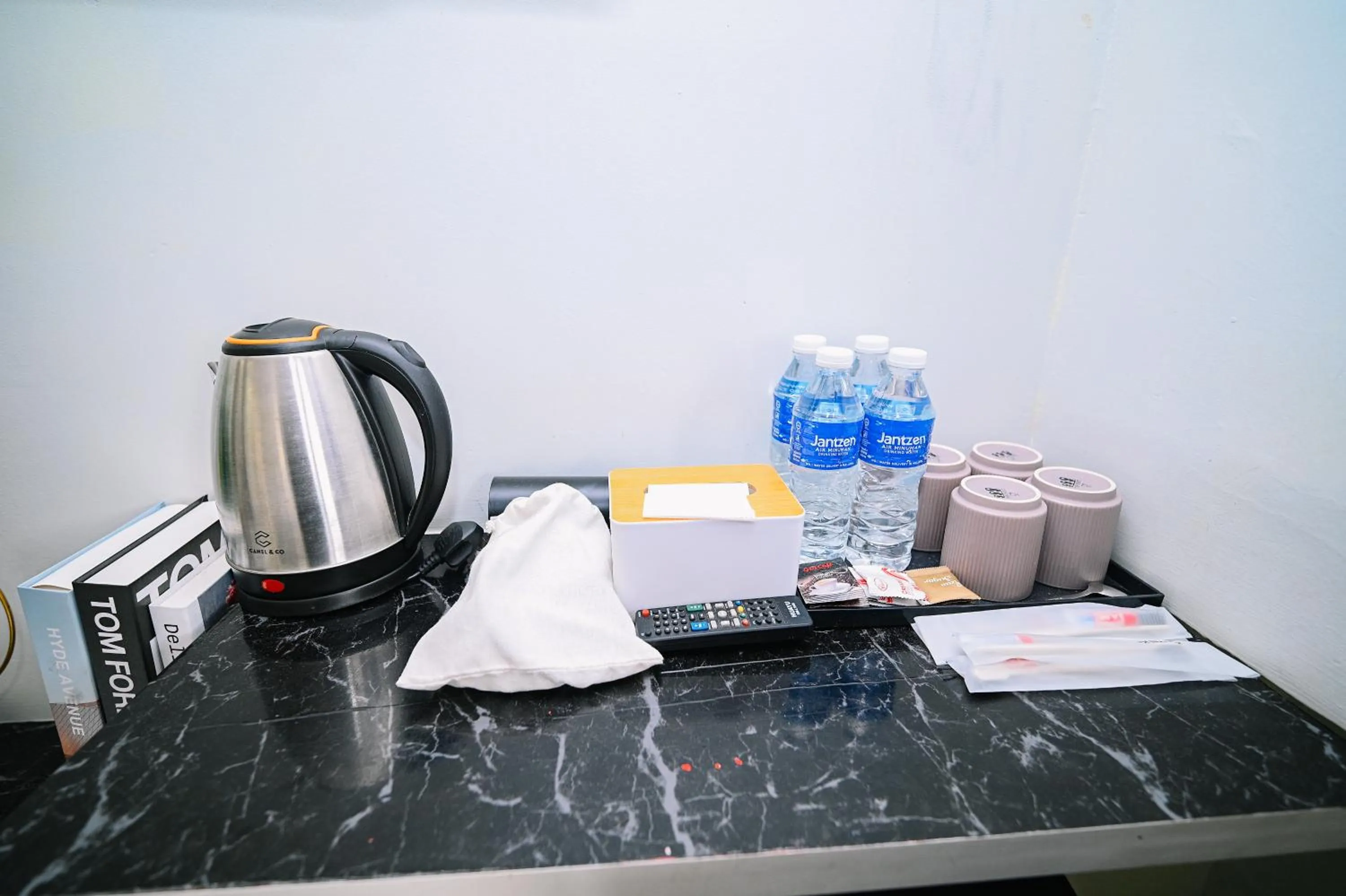 Swing & Pillows - PJ SS2