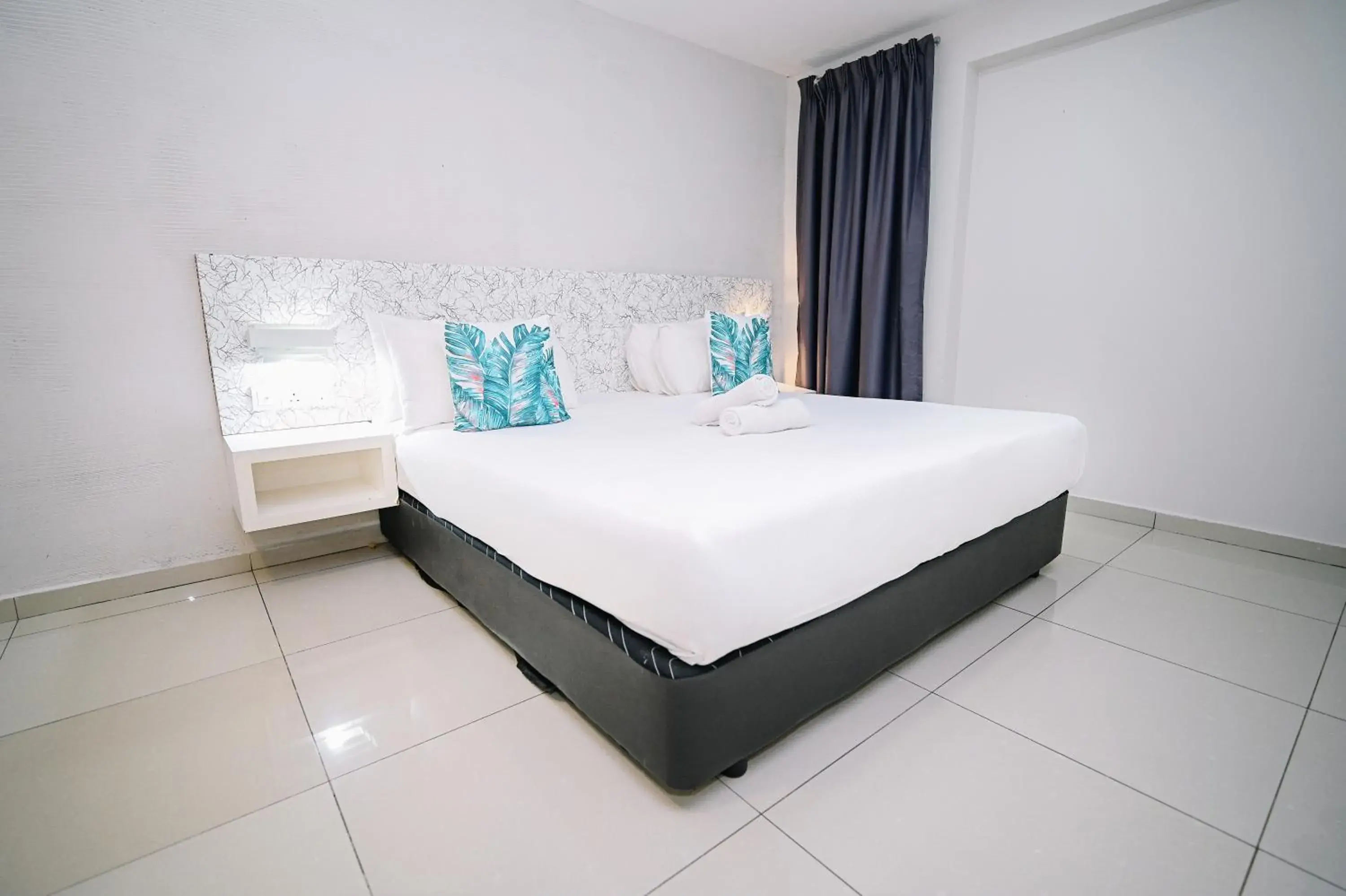 Deluxe King Room in Swing & Pillows - PJ SS2 Deluxe King Room in Swing & Pillows - PJ SS2