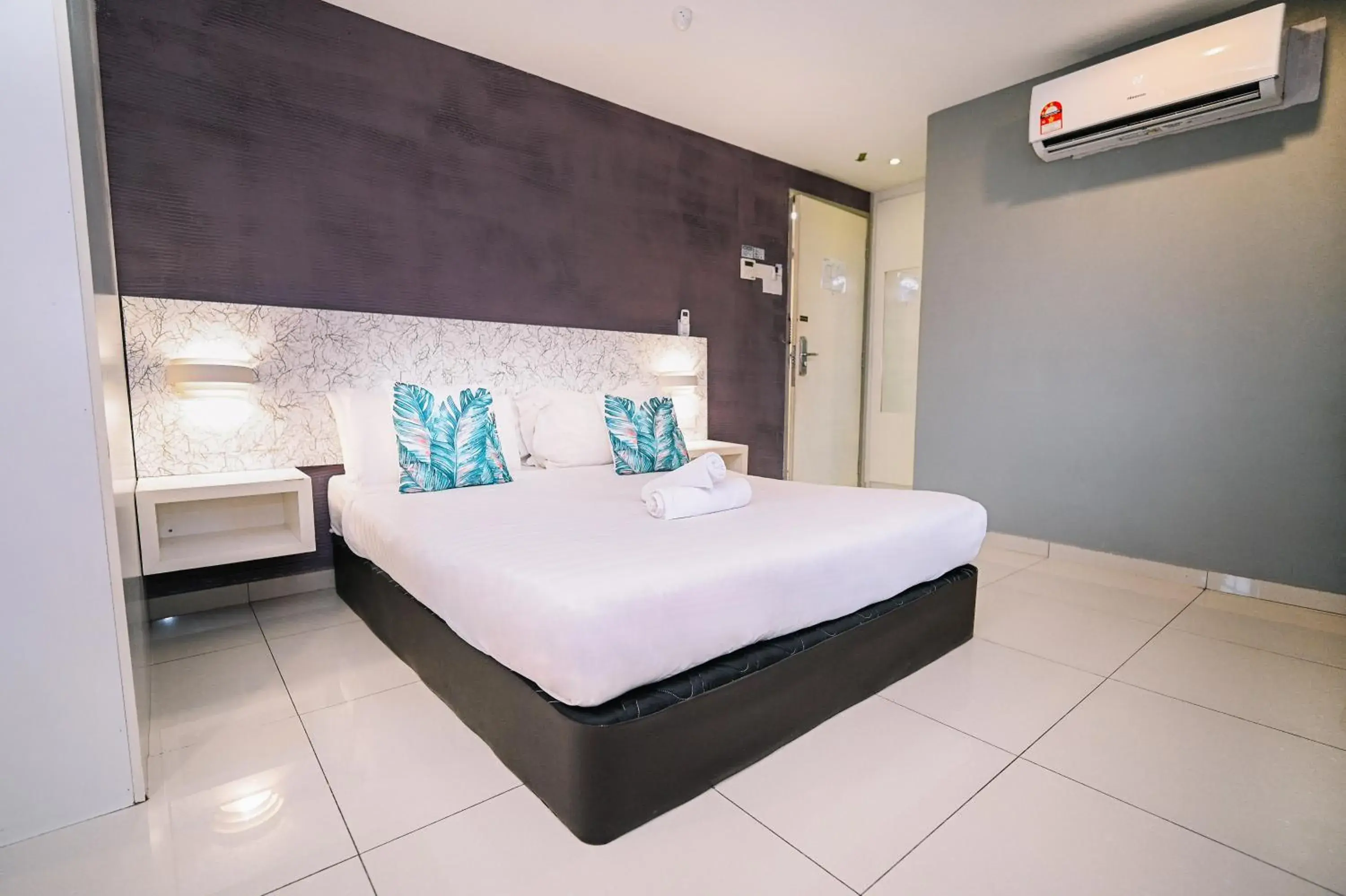 Bed in Swing & Pillows - PJ SS2 Bed in Swing & Pillows - PJ SS2