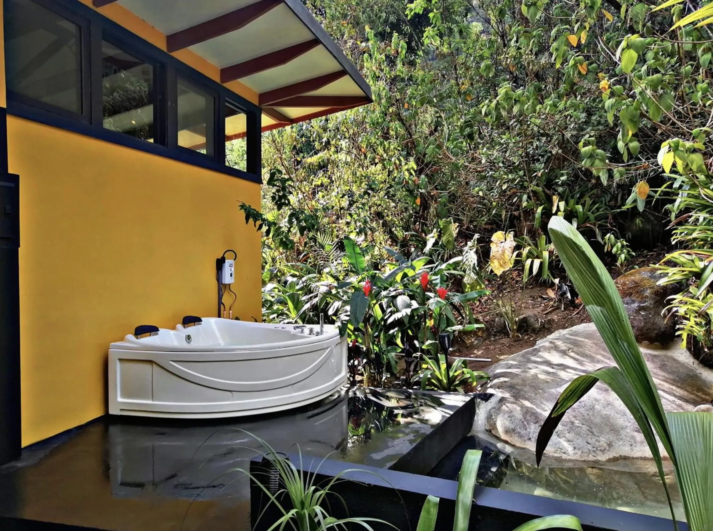 Hot Tub in Chirripo Art Hotel