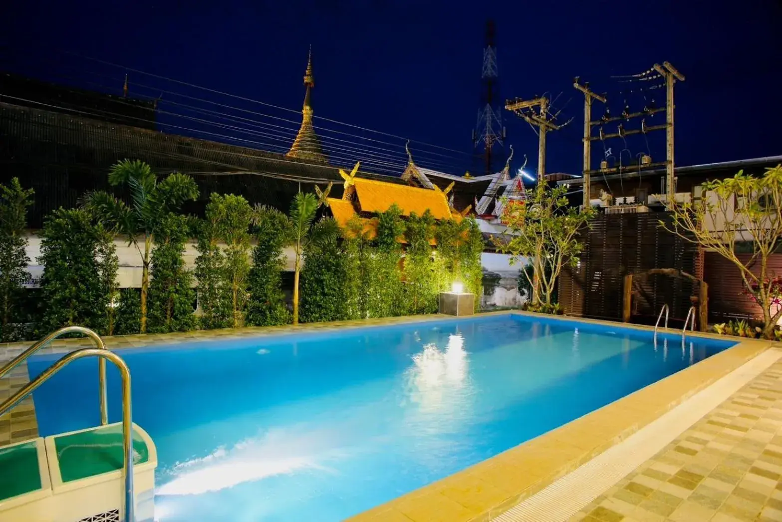 Swimming pool in Thapaeplacehotel Swimming pool in Thapaeplacehotel