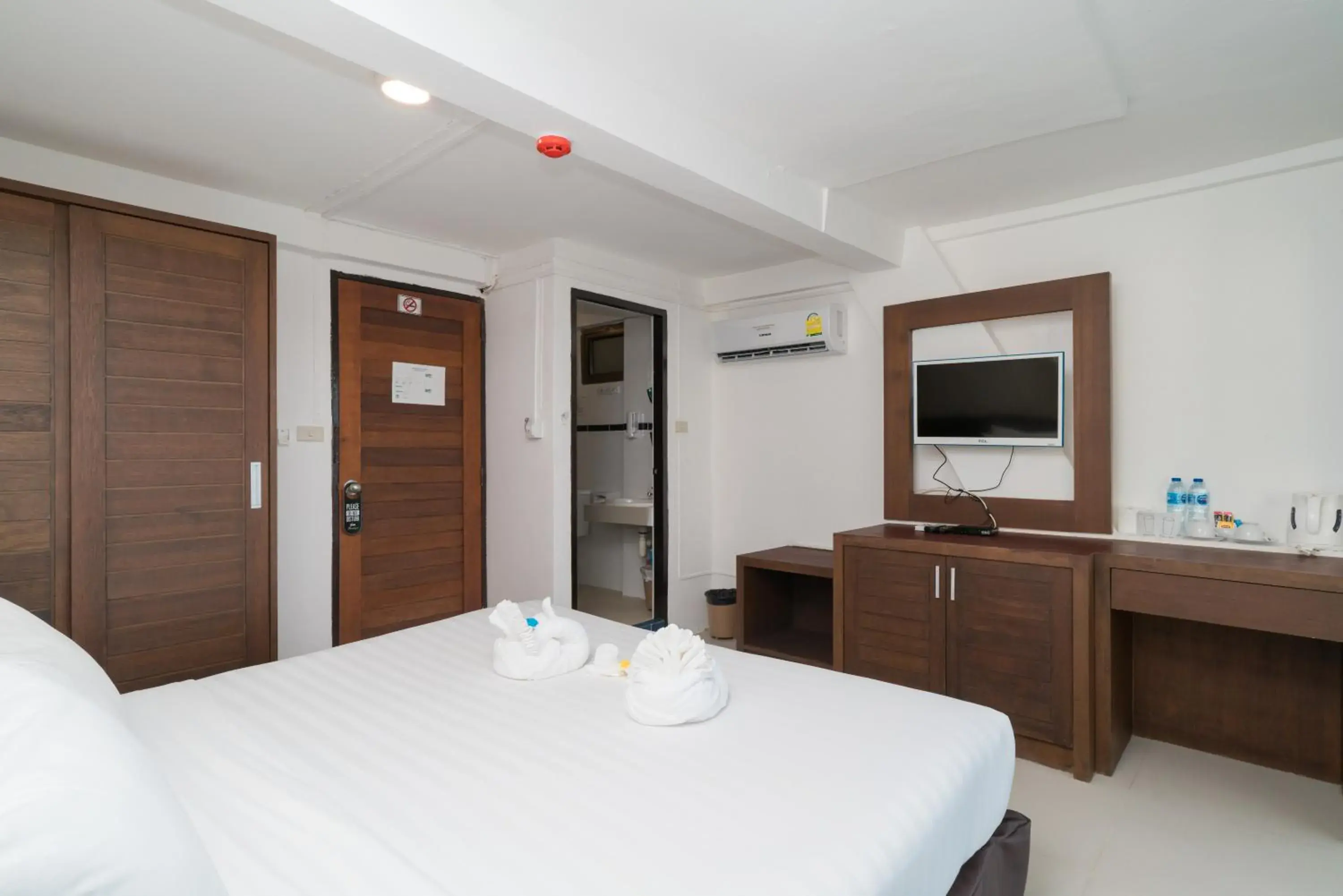 Deluxe Double Room with Side Sea View in Destination Patong Deluxe Double Room with Side Sea View in Destination Patong