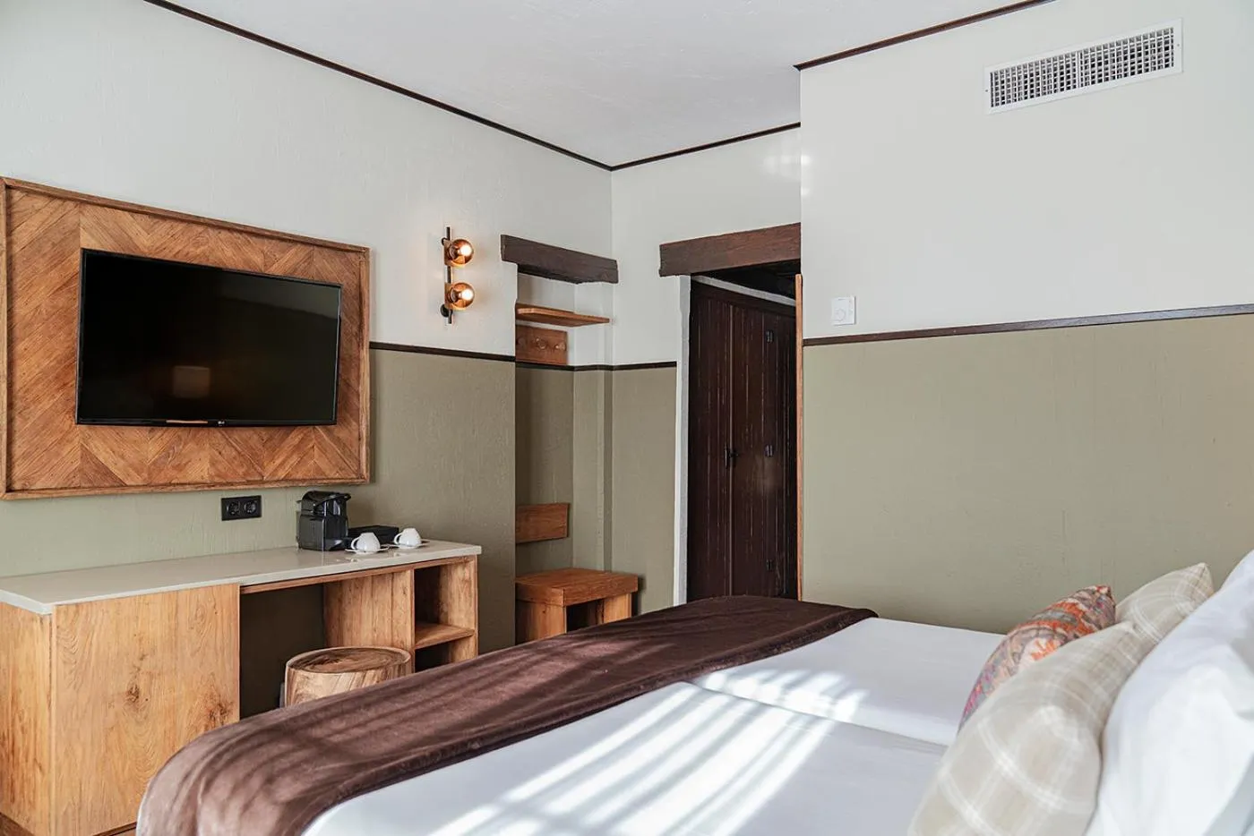 TV and multimedia, Bed in Vincci Selección Rumaykiyya