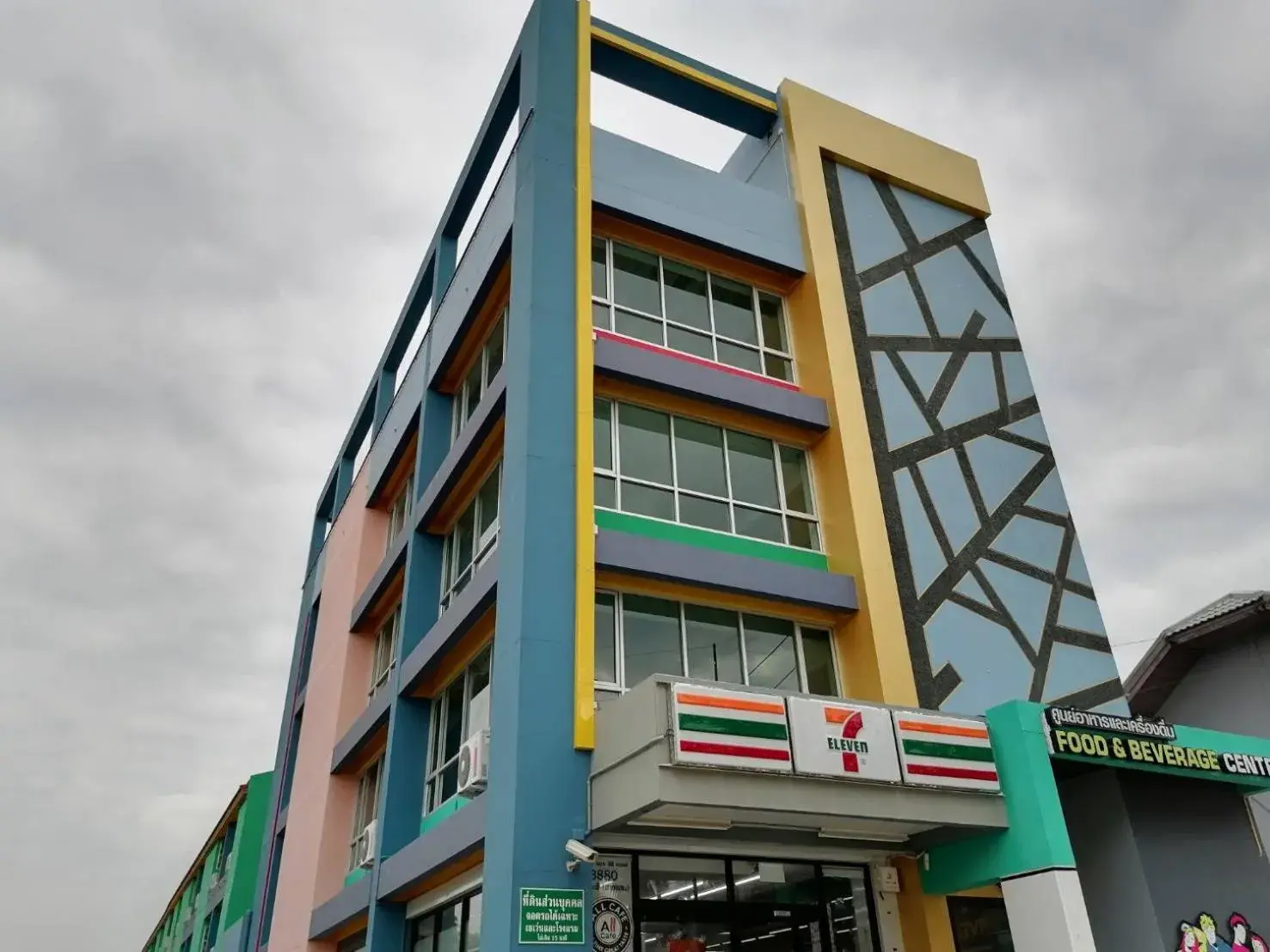 Property building in The Sea Bangsaen Hotel Property building in The Sea Bangsaen Hotel