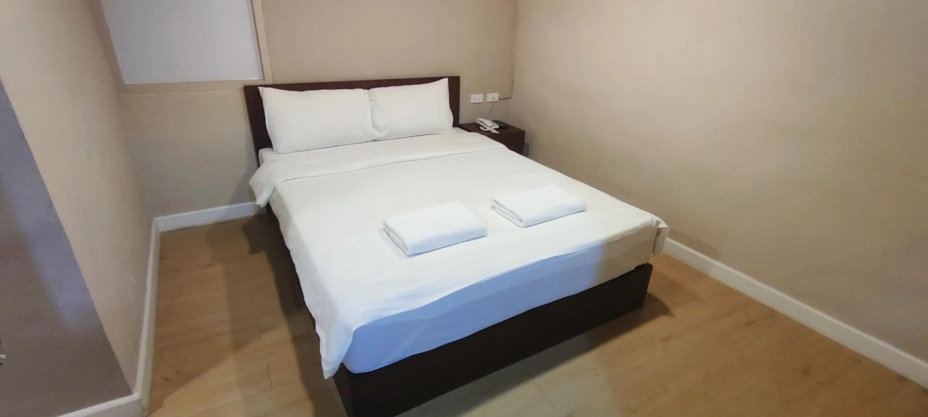 Bed in The Sea Bangsaen Hotel