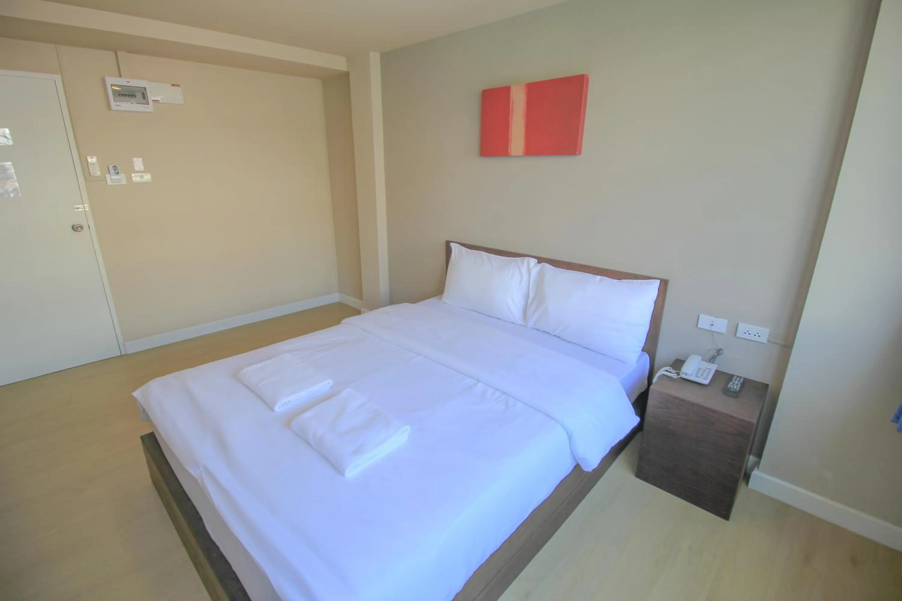 Bedroom, Bed in The Sea Bangsaen Hotel