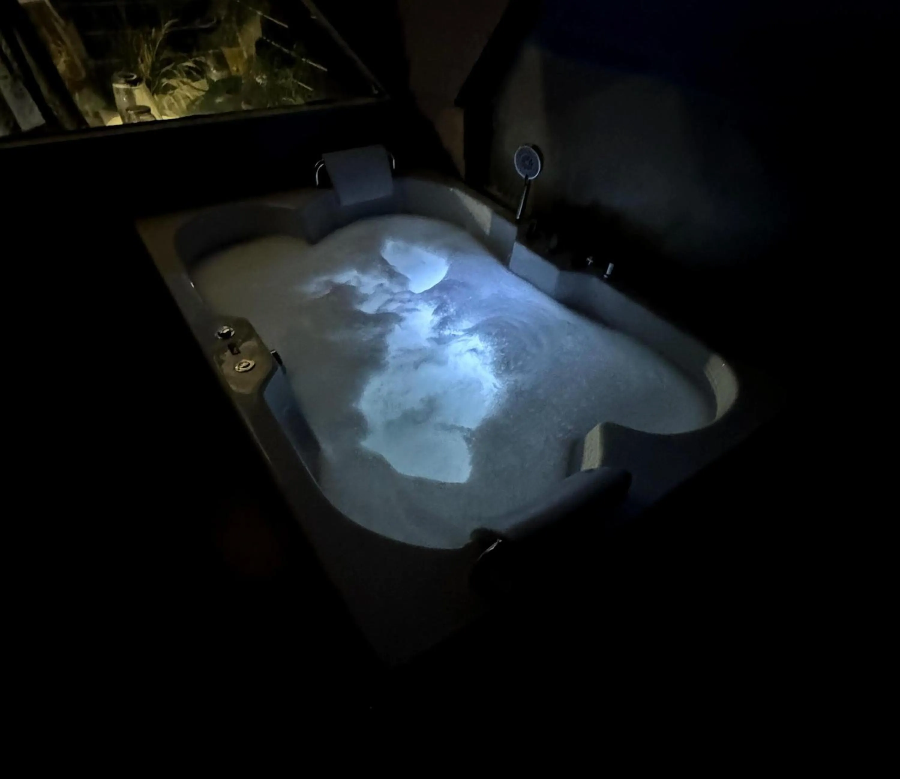 Hot Tub in The Soul Stroll Cottages Retreat