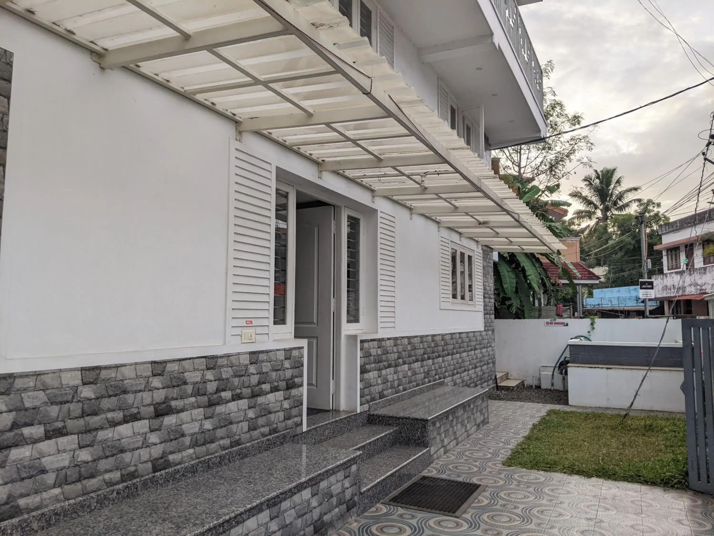 Facade/entrance in Green View Executive Stay's Facade/entrance in Green View Executive Stay's