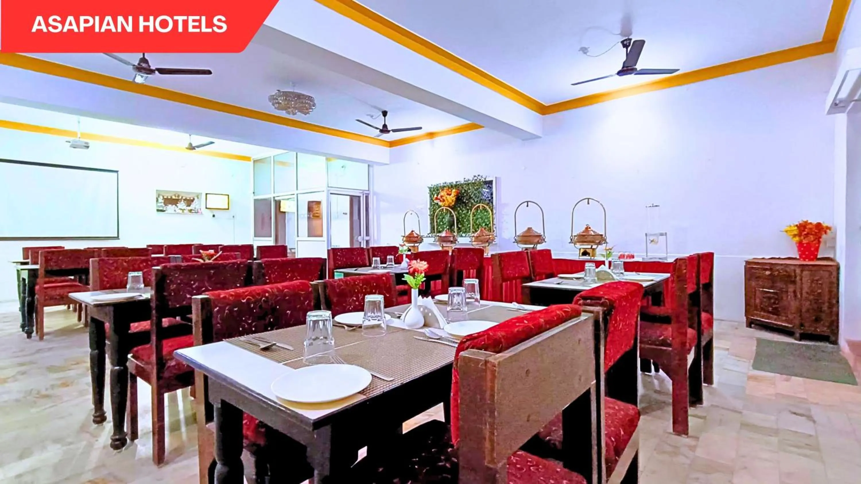 Restaurant/places to eat in Hotel Vijay Deluxe