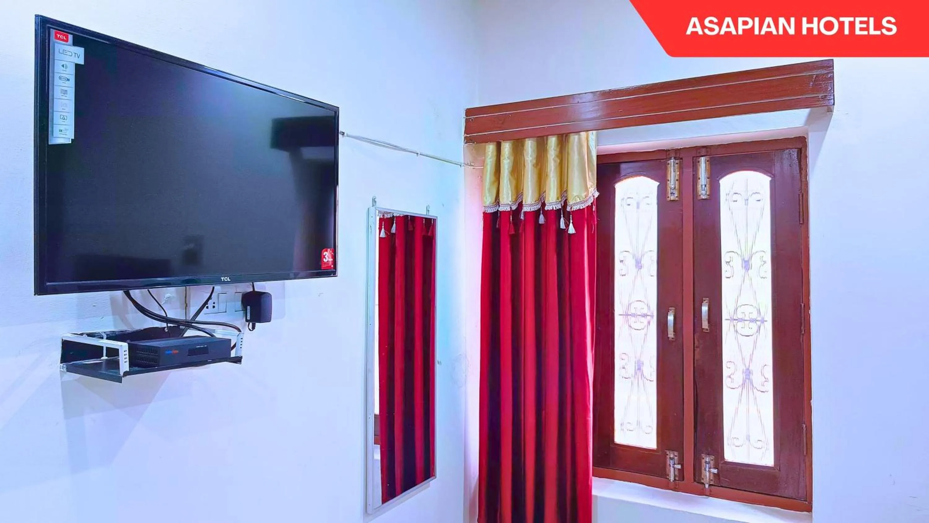 Communal lounge/ TV room in Hotel Vijay Deluxe