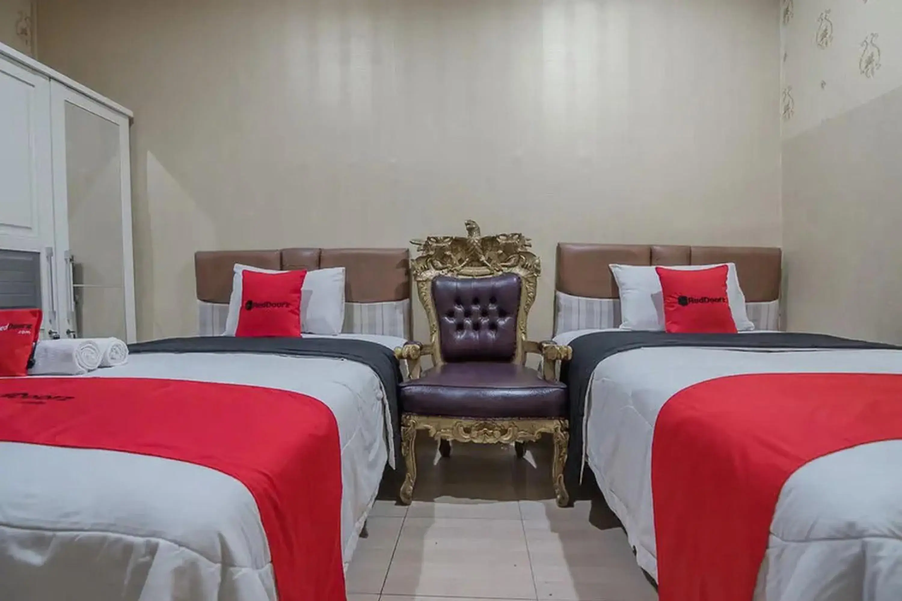 Bedroom, Bed in RedDoorz Syariah at Jalan Ahmad Yani Jambi Bedroom, Bed in RedDoorz Syariah at Jalan Ahmad Yani Jambi