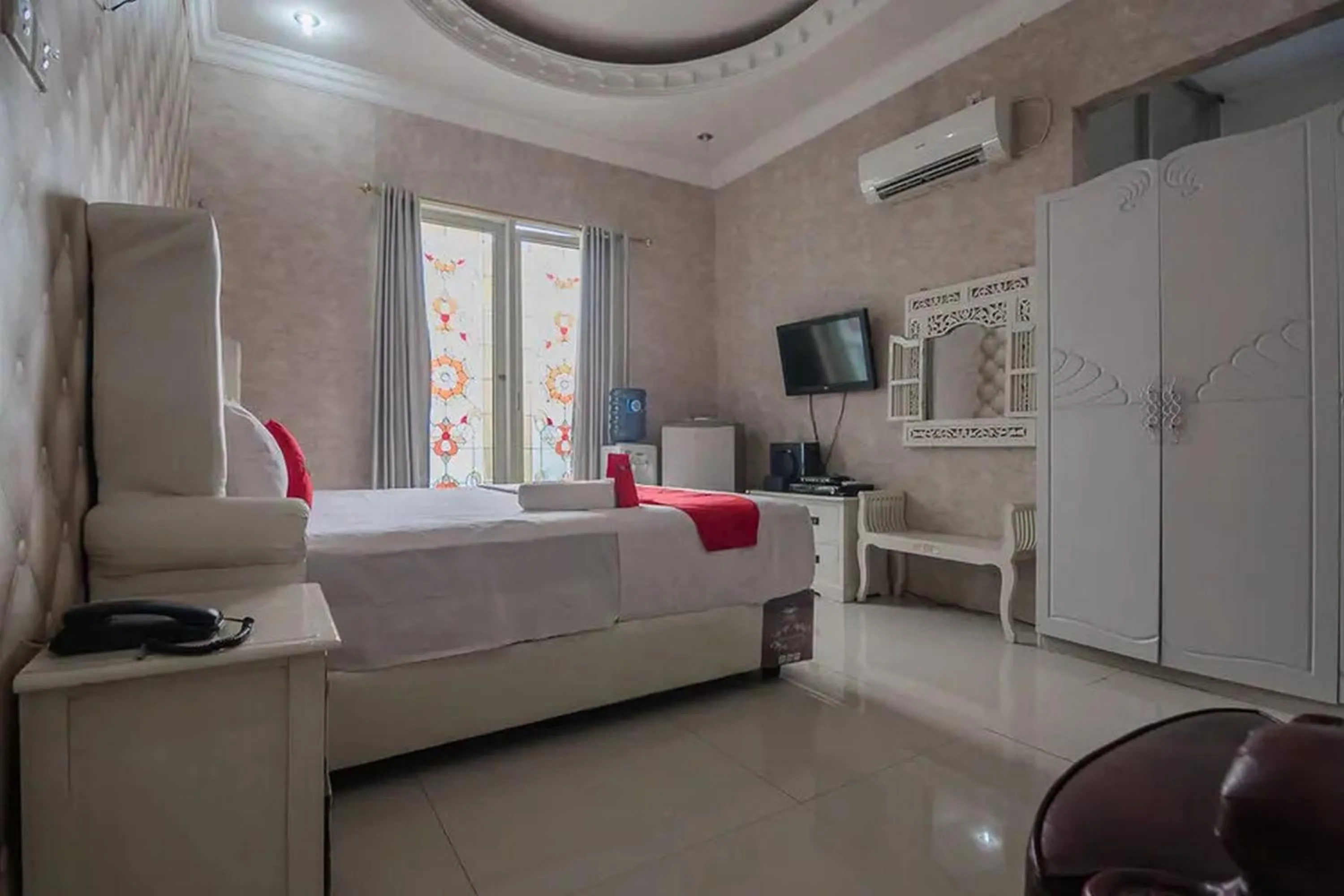 Bedroom, Bed in RedDoorz Syariah at Jalan Ahmad Yani Jambi