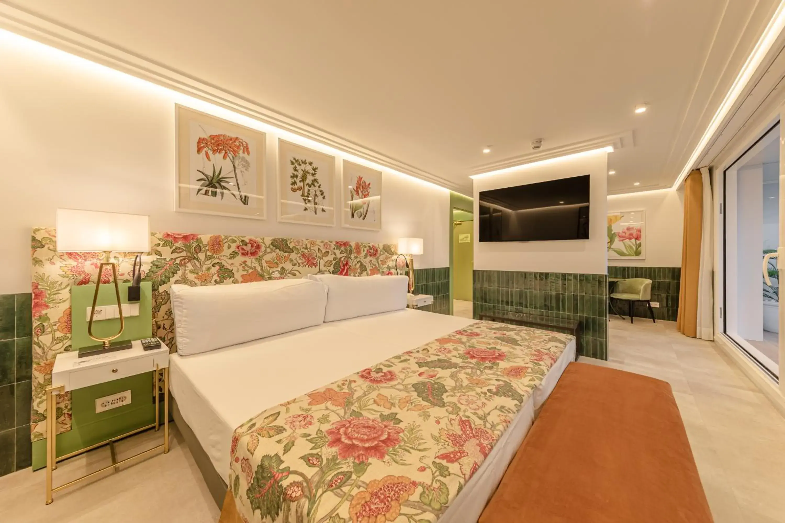 TV and multimedia, Bed in Ribera de Triana Hotel TV and multimedia, Bed in Ribera de Triana Hotel