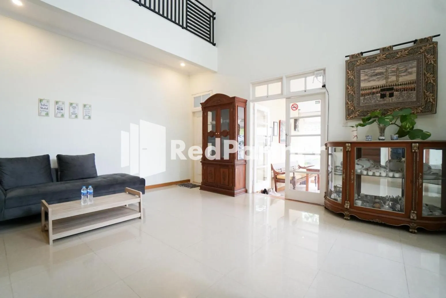 Living room in Fazza Syariah Mitra RedDoorz