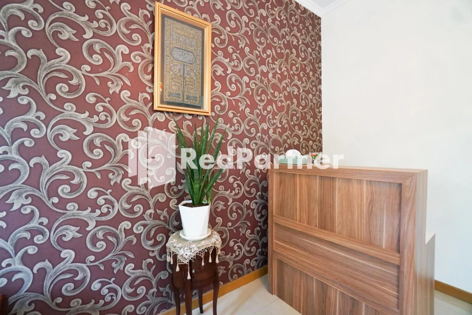 Decorative detail in Fazza Syariah Mitra RedDoorz