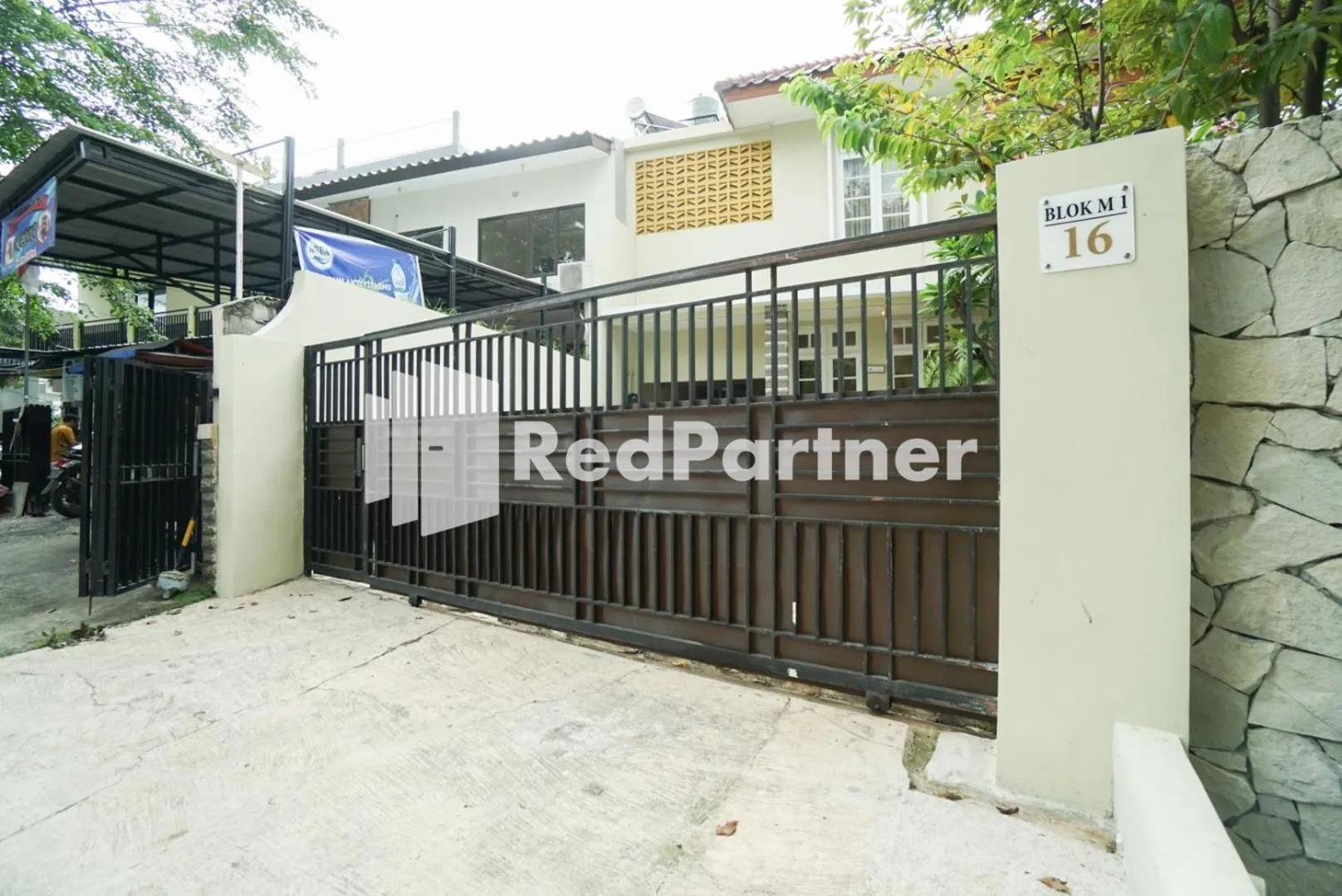 Facade/entrance in Fazza Syariah Mitra RedDoorz