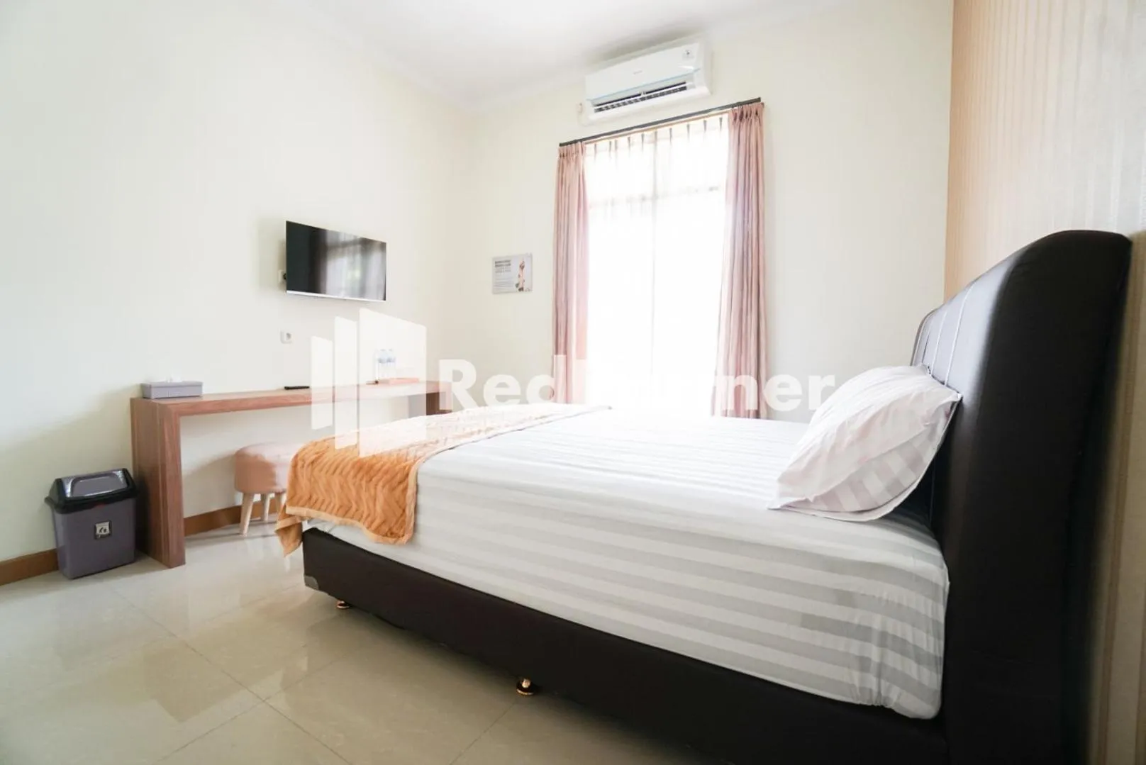 Bedroom, Bed in Fazza Syariah Mitra RedDoorz