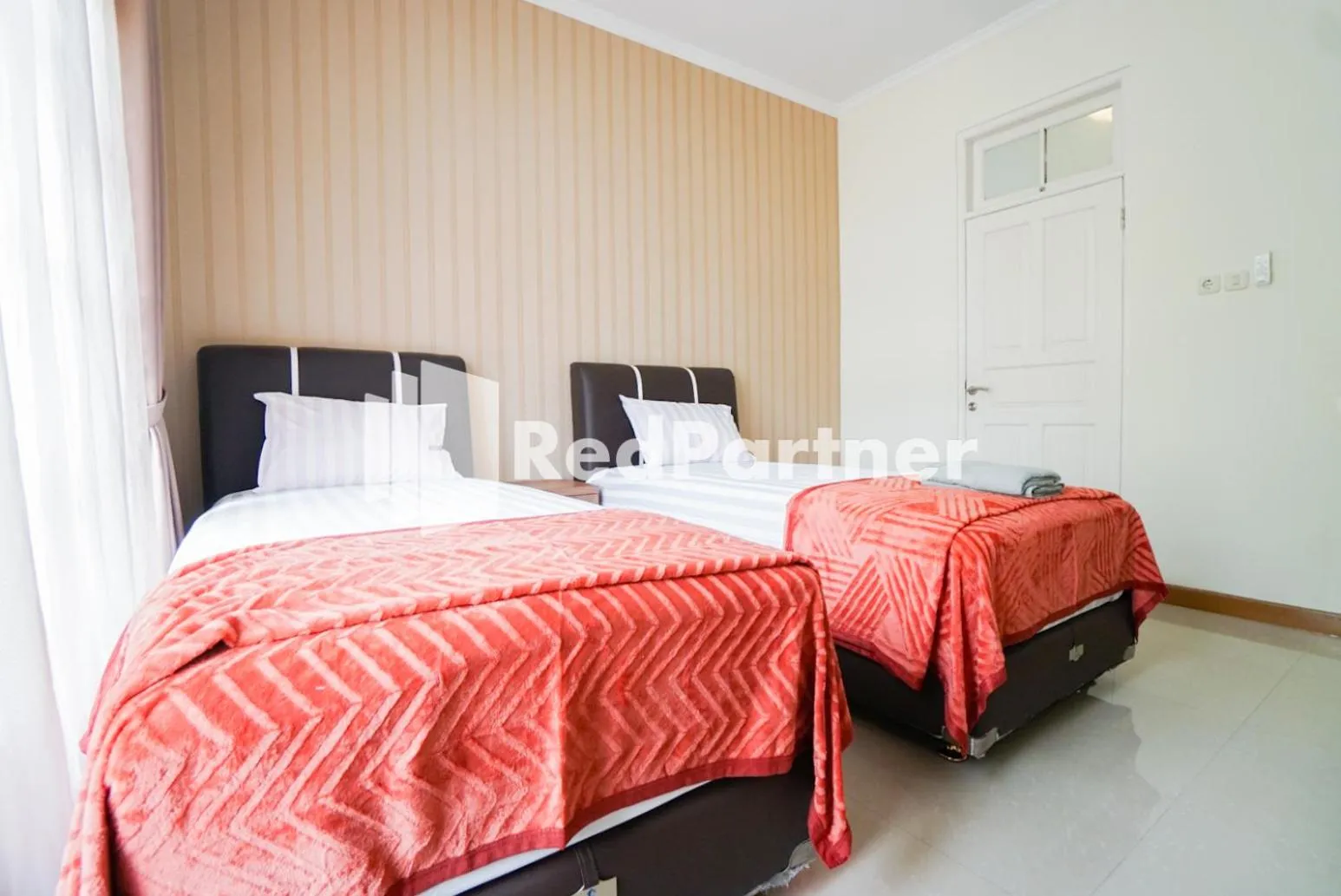 Bedroom, Bed in Fazza Syariah Mitra RedDoorz