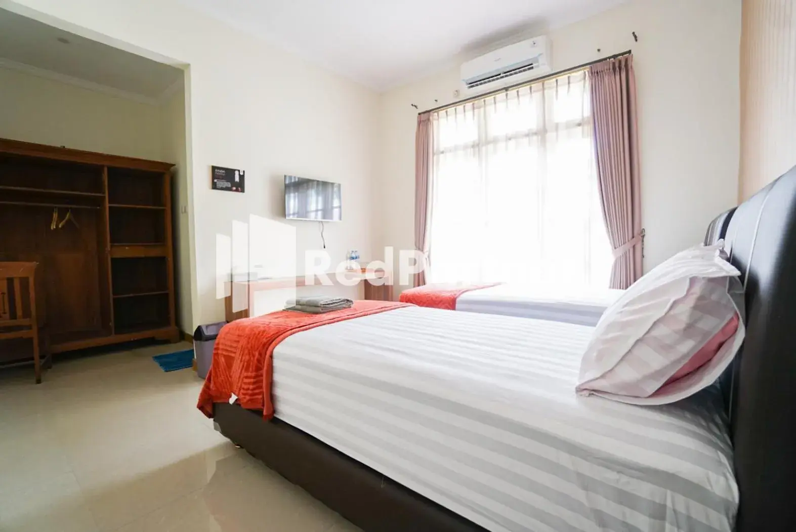 Bedroom, Bed in Fazza Syariah Mitra RedDoorz Bedroom, Bed in Fazza Syariah Mitra RedDoorz