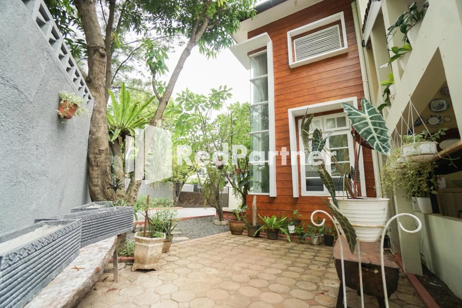 Garden in Fazza Syariah Mitra RedDoorz