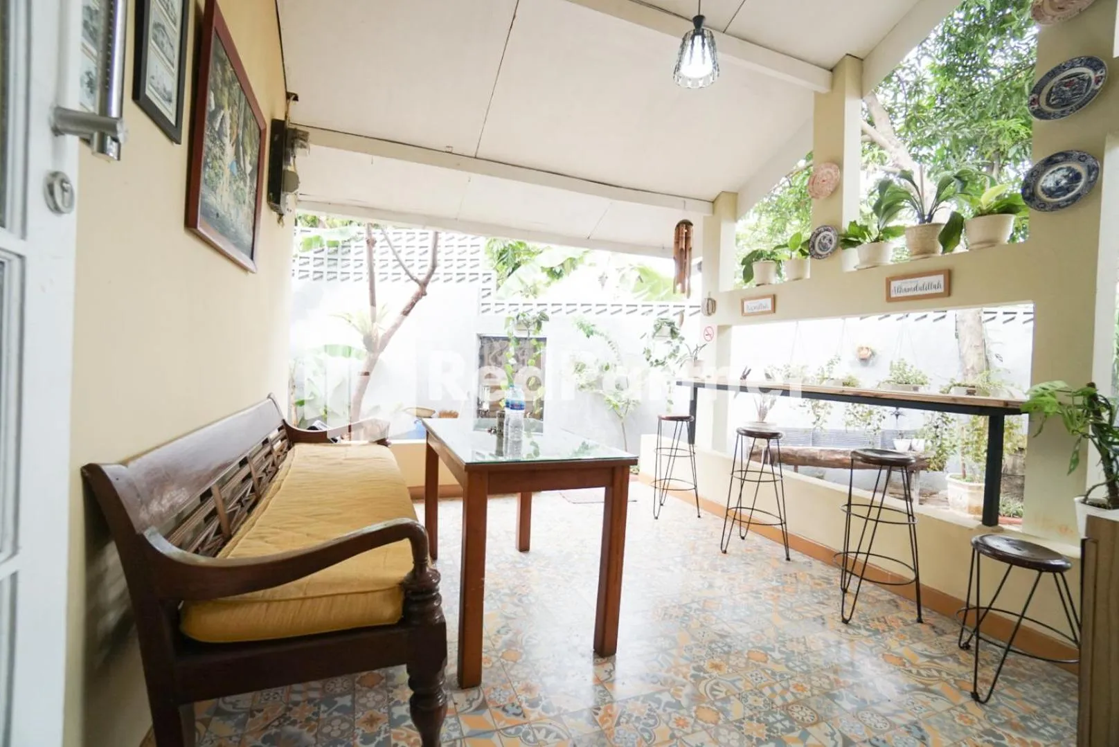 Living room in Fazza Syariah Mitra RedDoorz