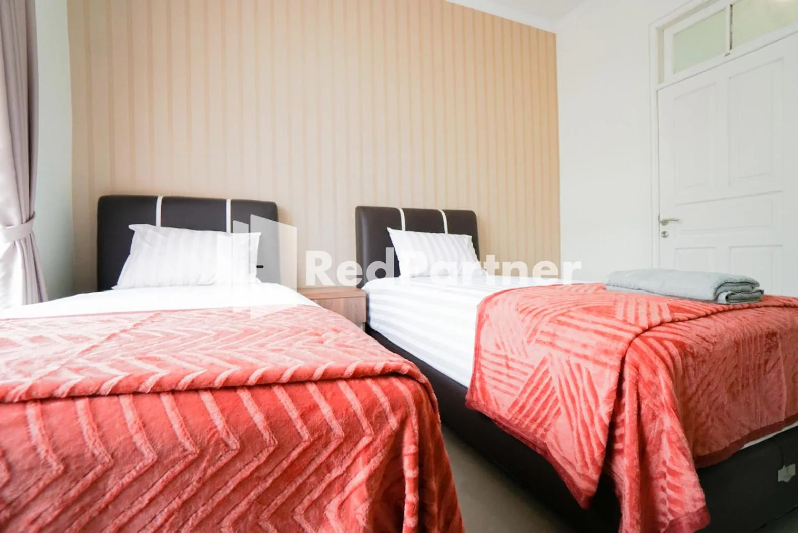 Bedroom, Bed in Fazza Syariah Mitra RedDoorz