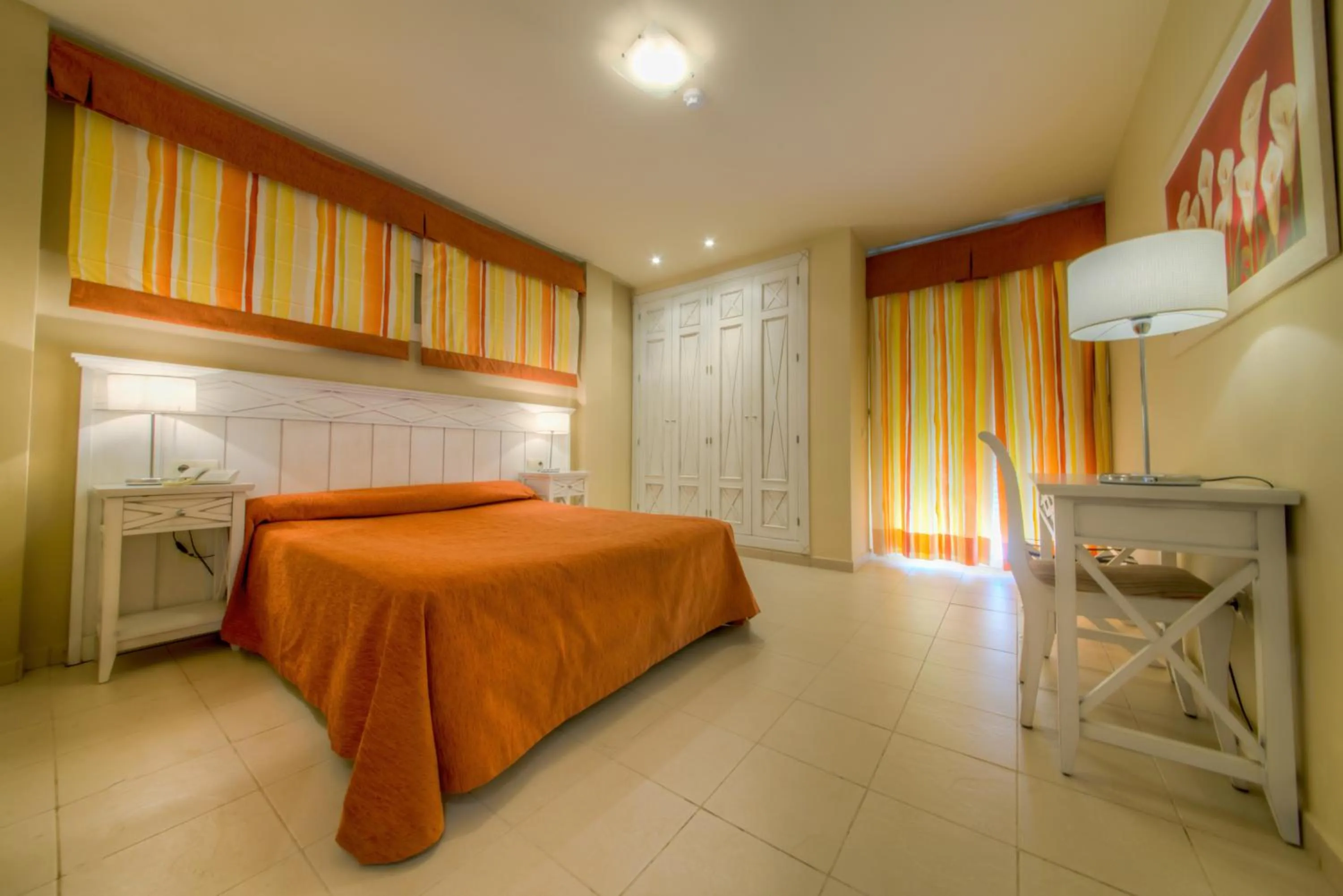 Photo of the whole room in Apartamentos Piedramar