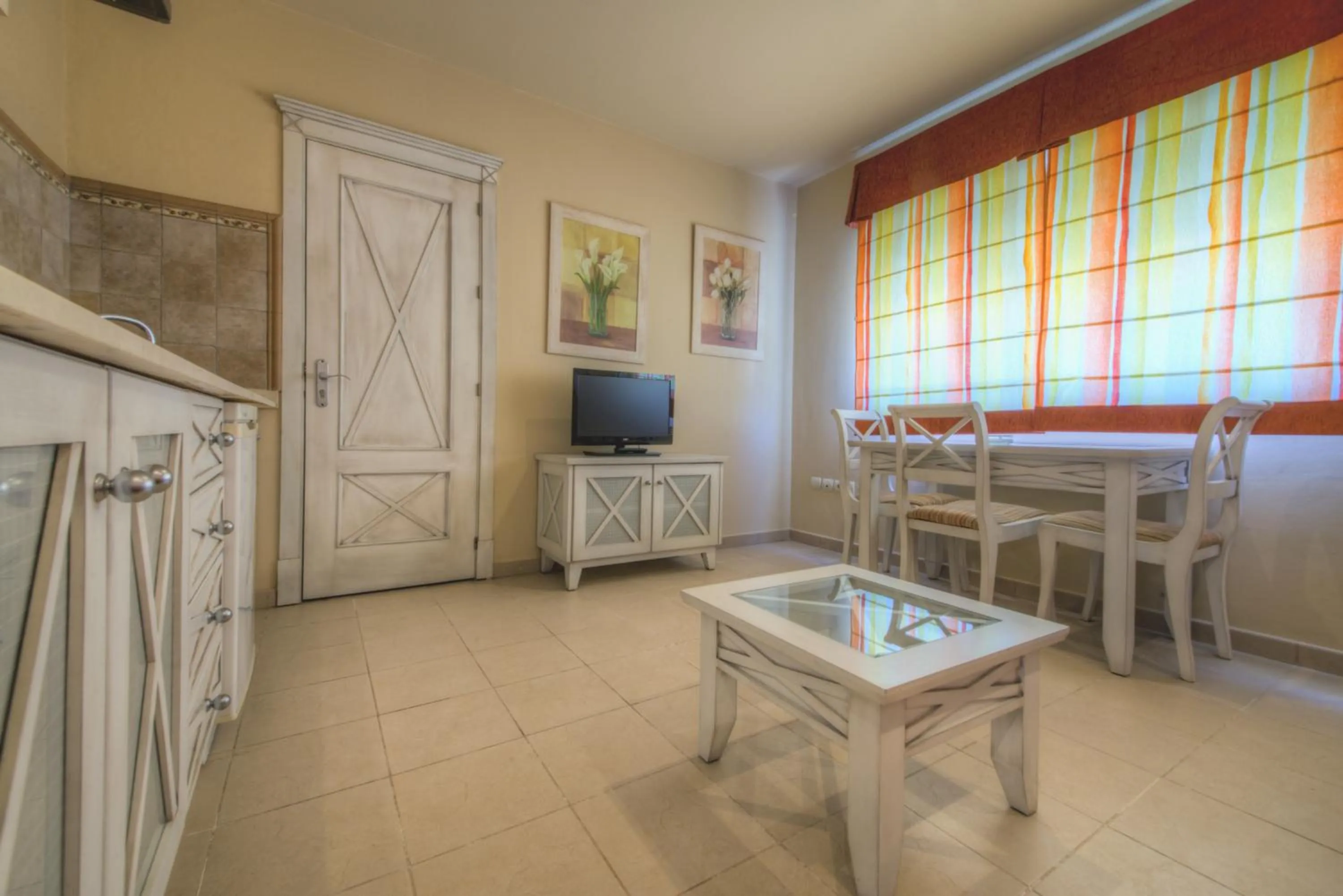 Kitchen or kitchenette in Apartamentos Piedramar