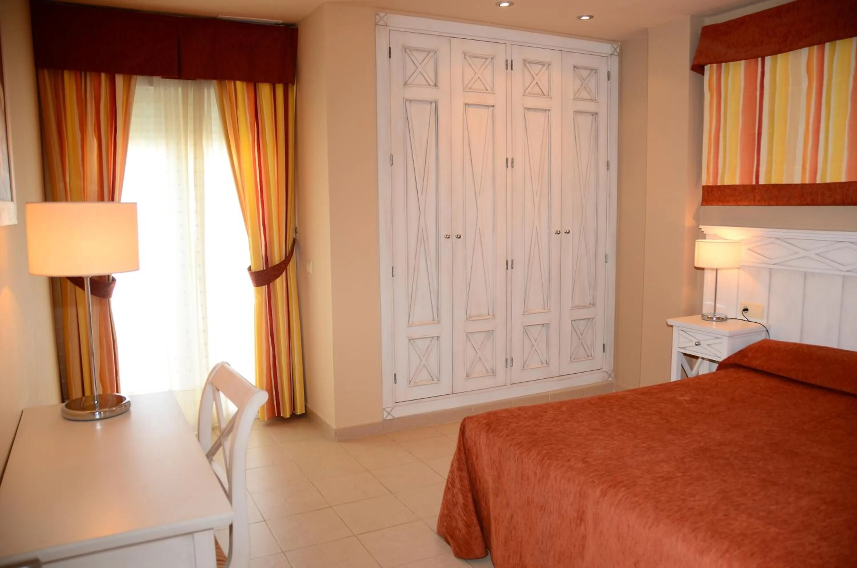Photo of the whole room in Apartamentos Piedramar