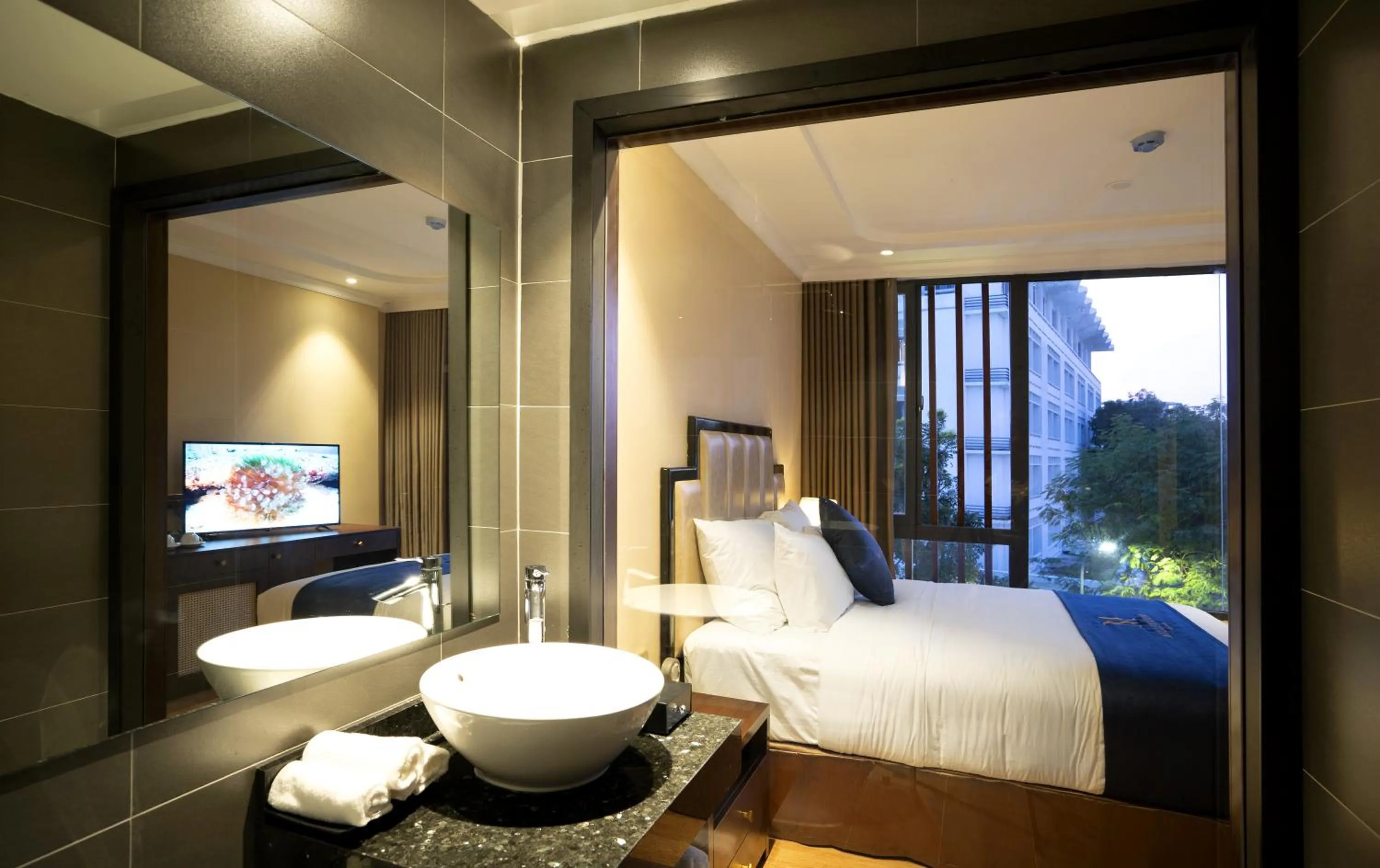 Bathroom, Bed in Millennium Hue Hotel
