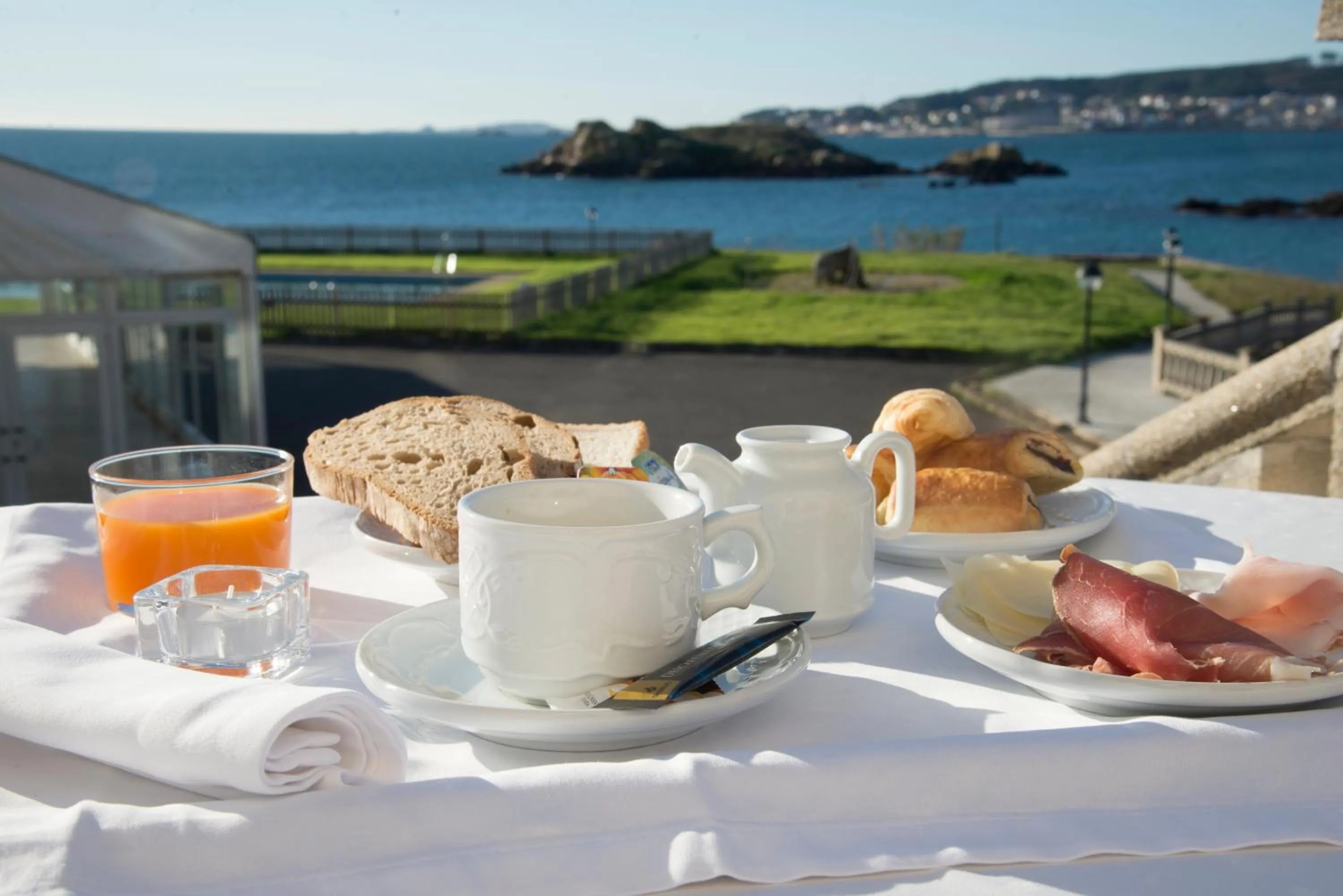 Breakfast in Hotel Norat Palmeira Playa