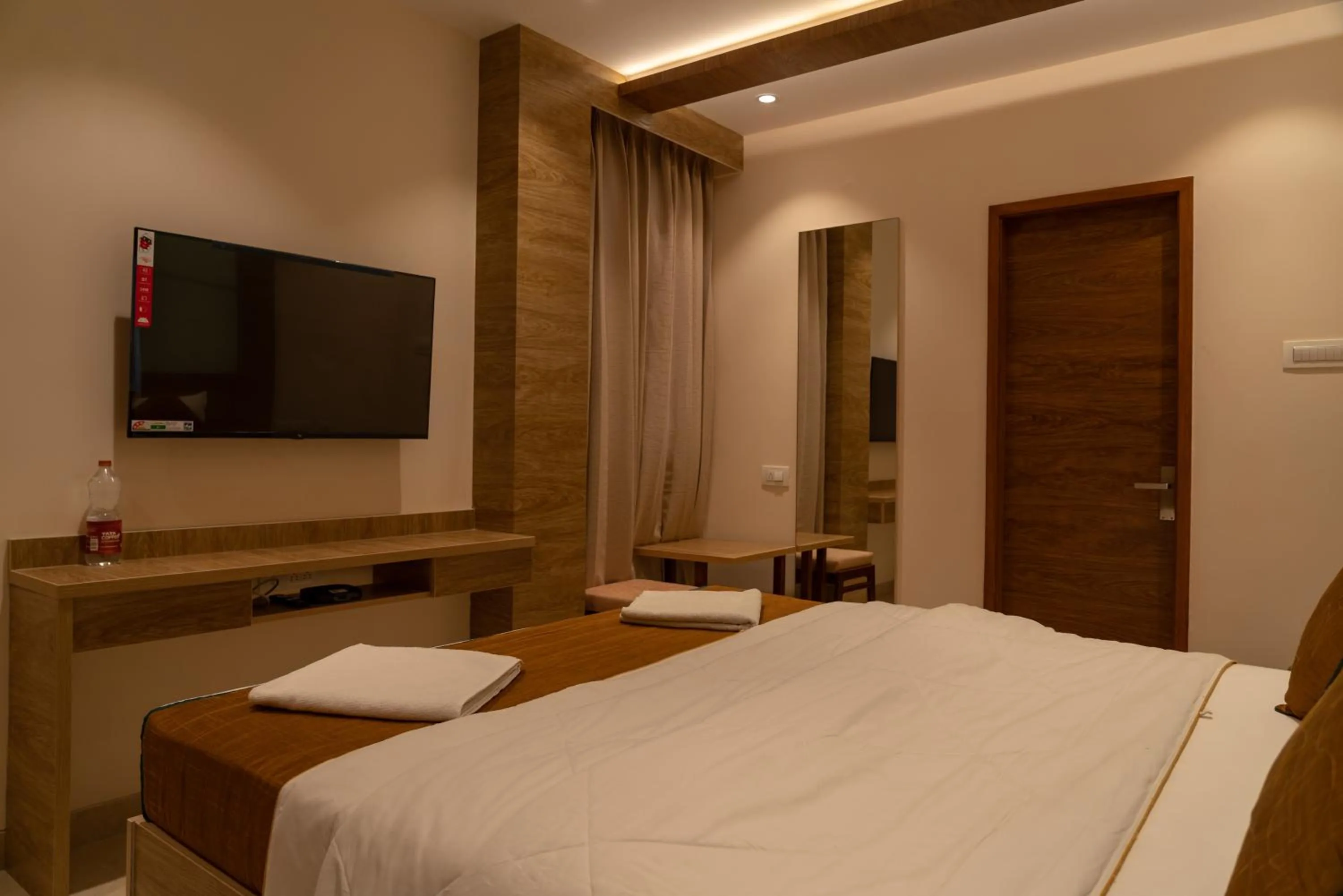 Bed in The Paradise Hotel - LUXURY STAY