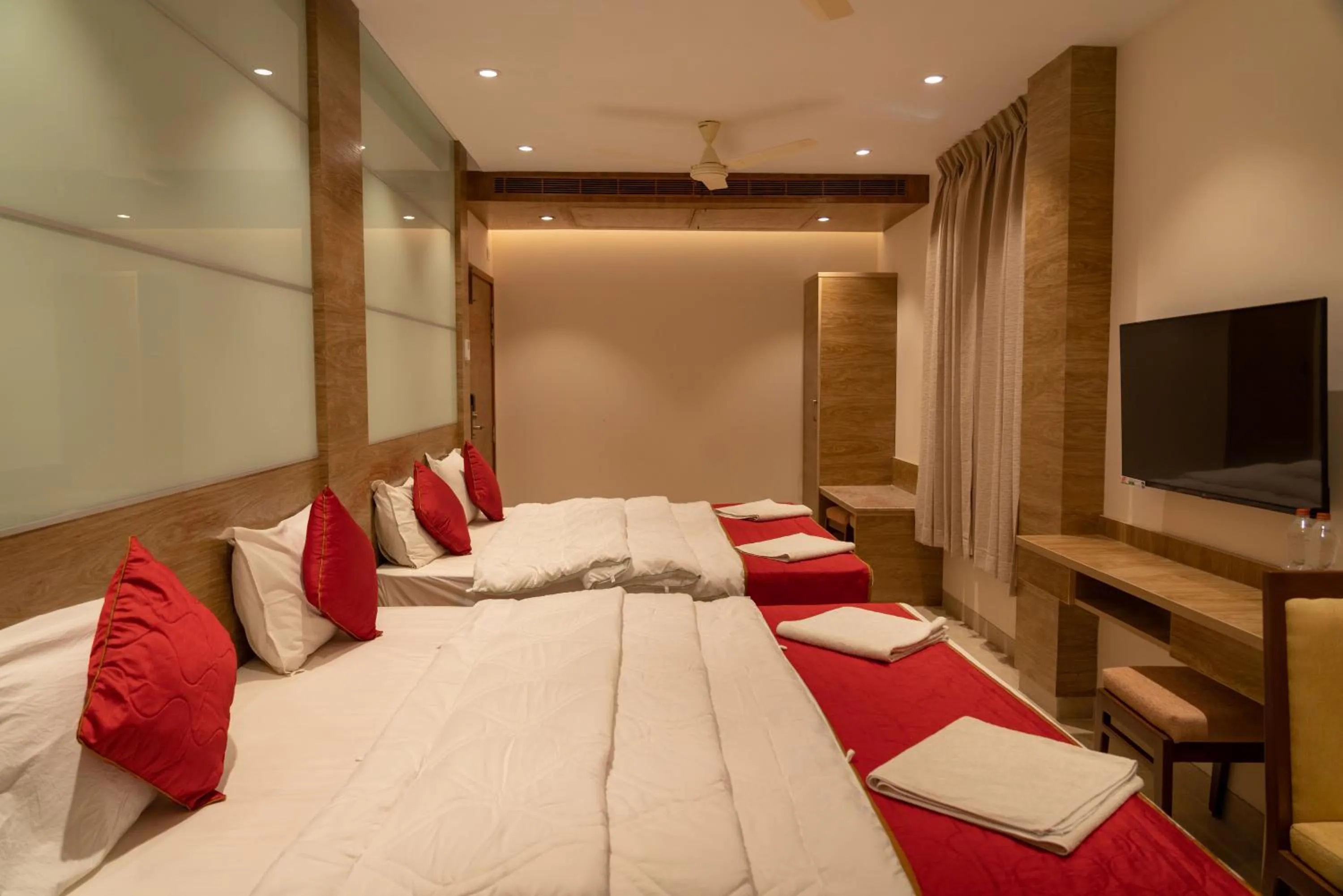 Bed in The Paradise Hotel - LUXURY STAY