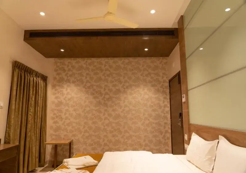 View (from property/room), Bed in The Paradise Hotel - LUXURY STAY View (from property/room), Bed in The Paradise Hotel - LUXURY STAY