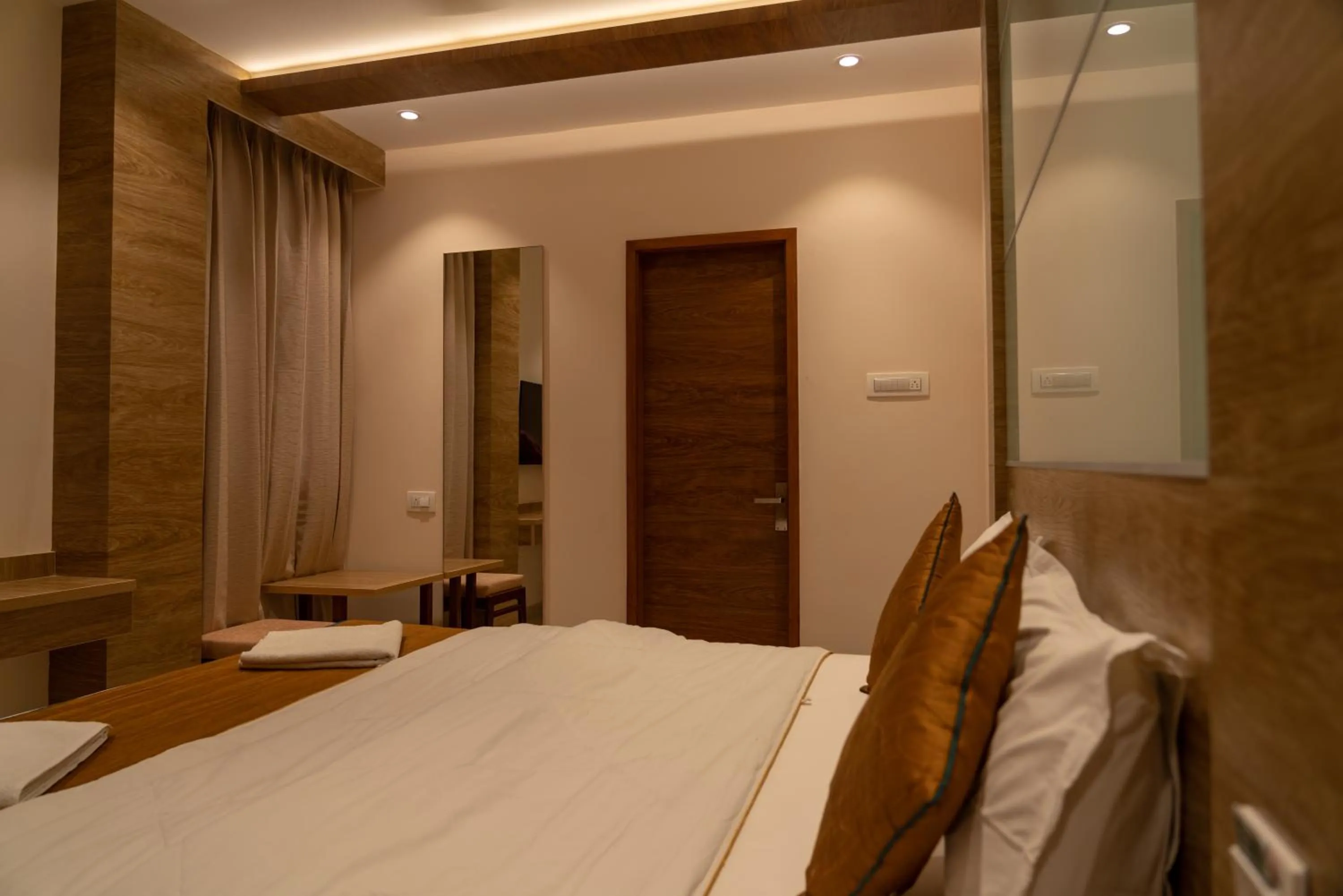 Bed in The Paradise Hotel - LUXURY STAY