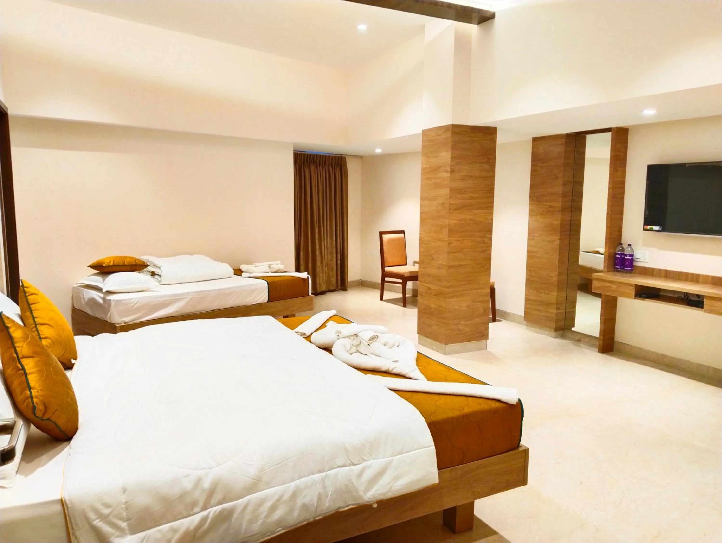 Bed in The Paradise Hotel - LUXURY STAY