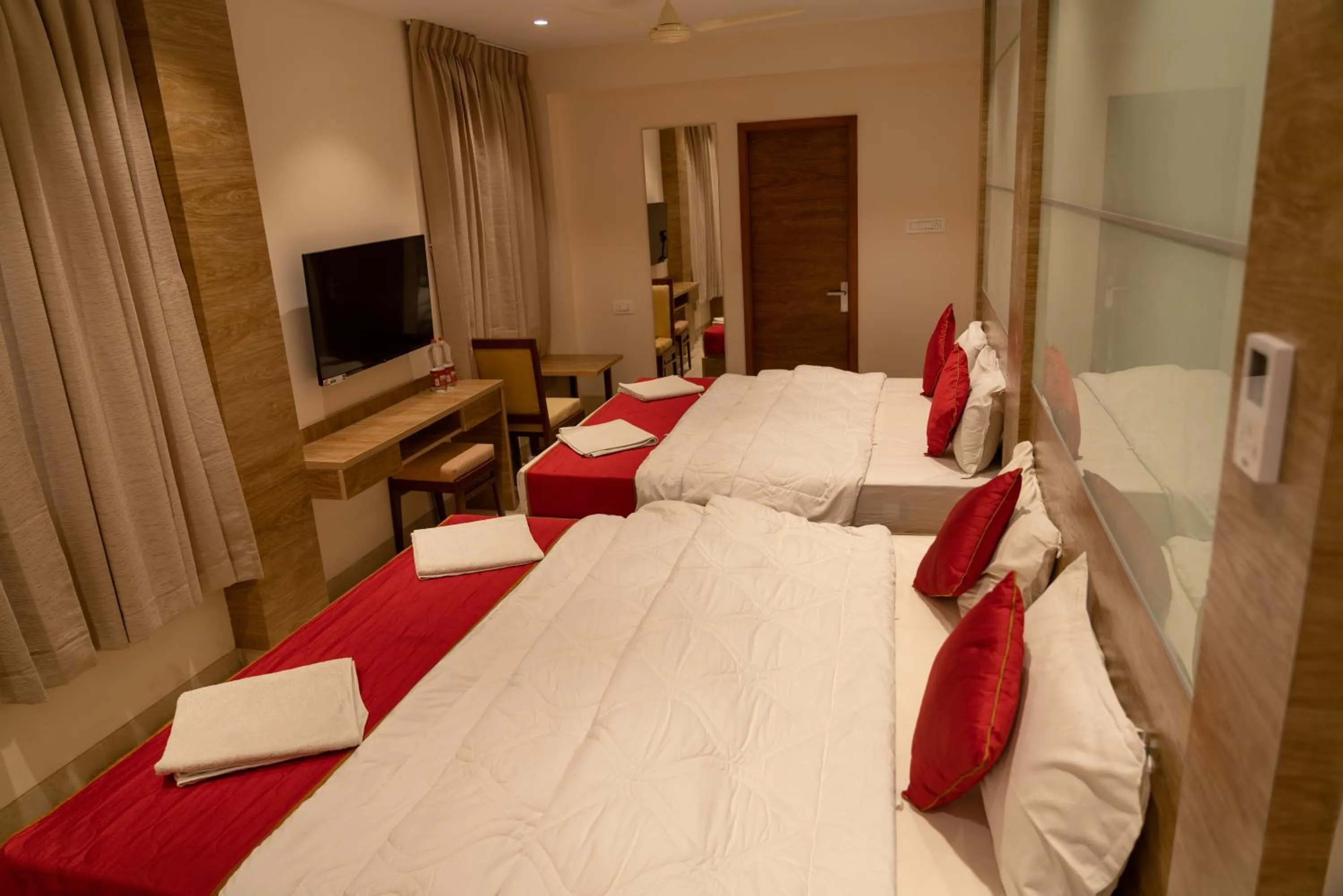 Bed in The Paradise Hotel - LUXURY STAY