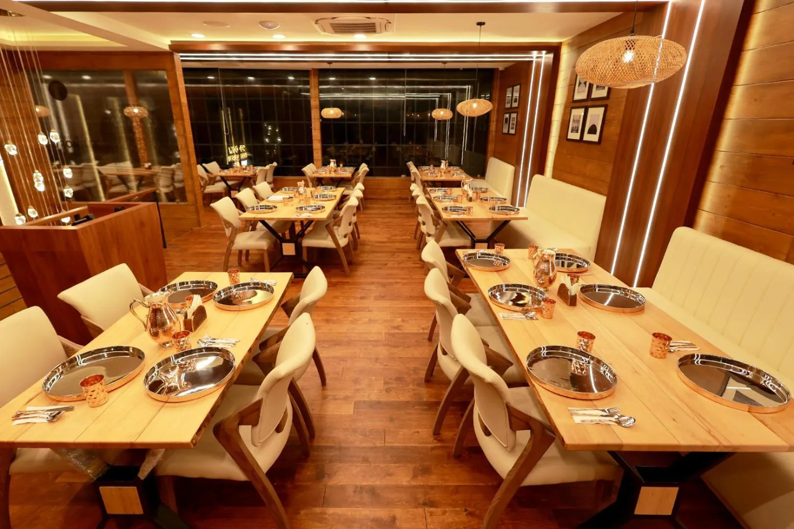 Restaurant/places to eat in Wooden ECR Sea Resort