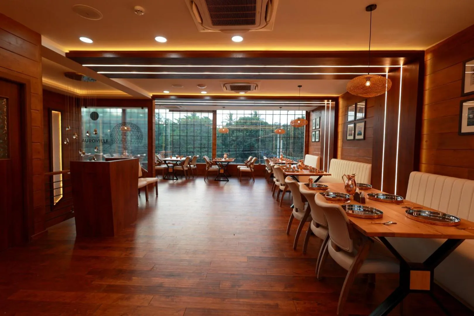 Restaurant/places to eat in Wooden ECR Sea Resort