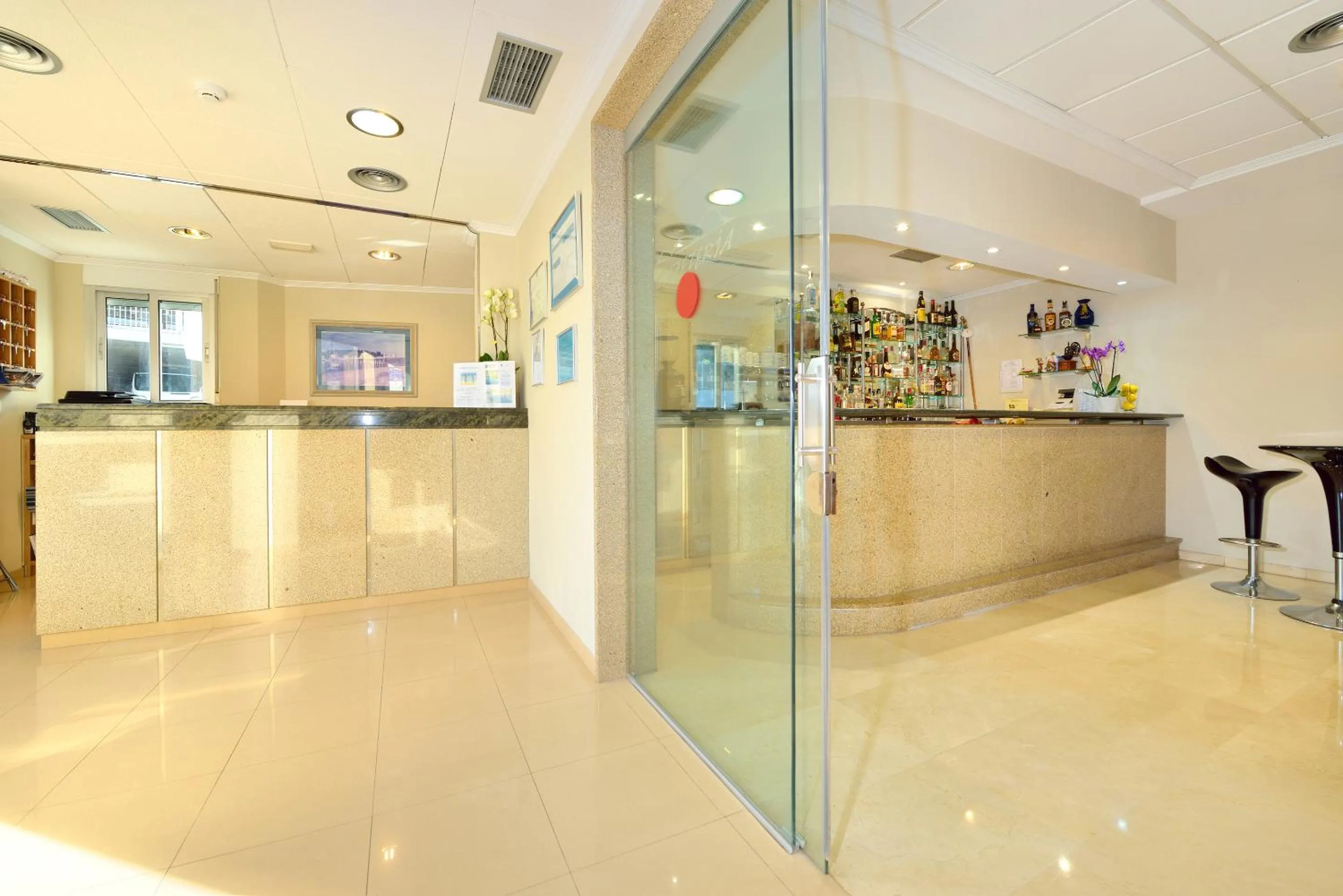 Coffee/tea facilities in Hotel Montemar *** Superior