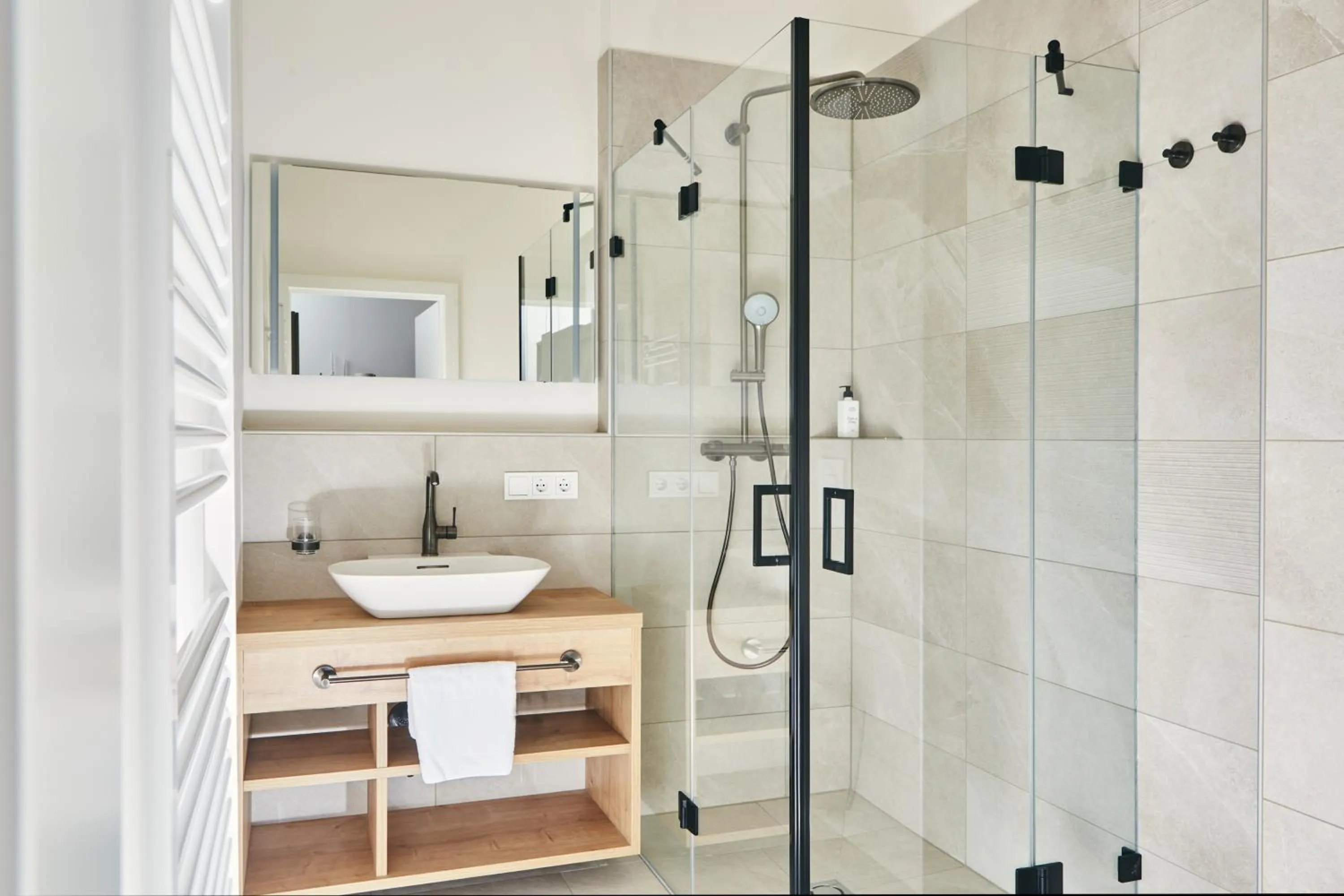 Shower in HOMEBOUND APARTMENTS Bad Goisern - contactless check-in