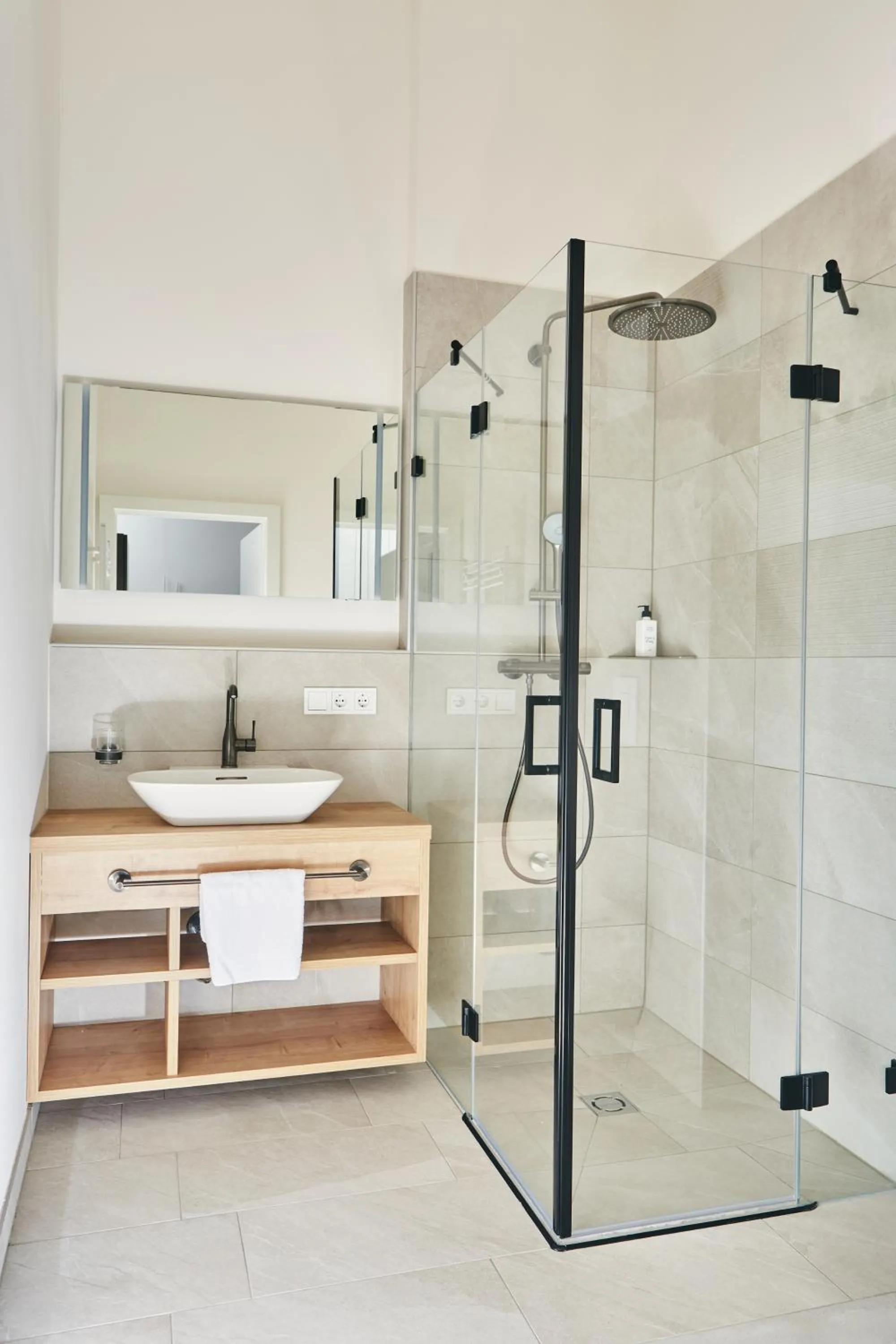 Shower in HOMEBOUND APARTMENTS Bad Goisern - contactless check-in