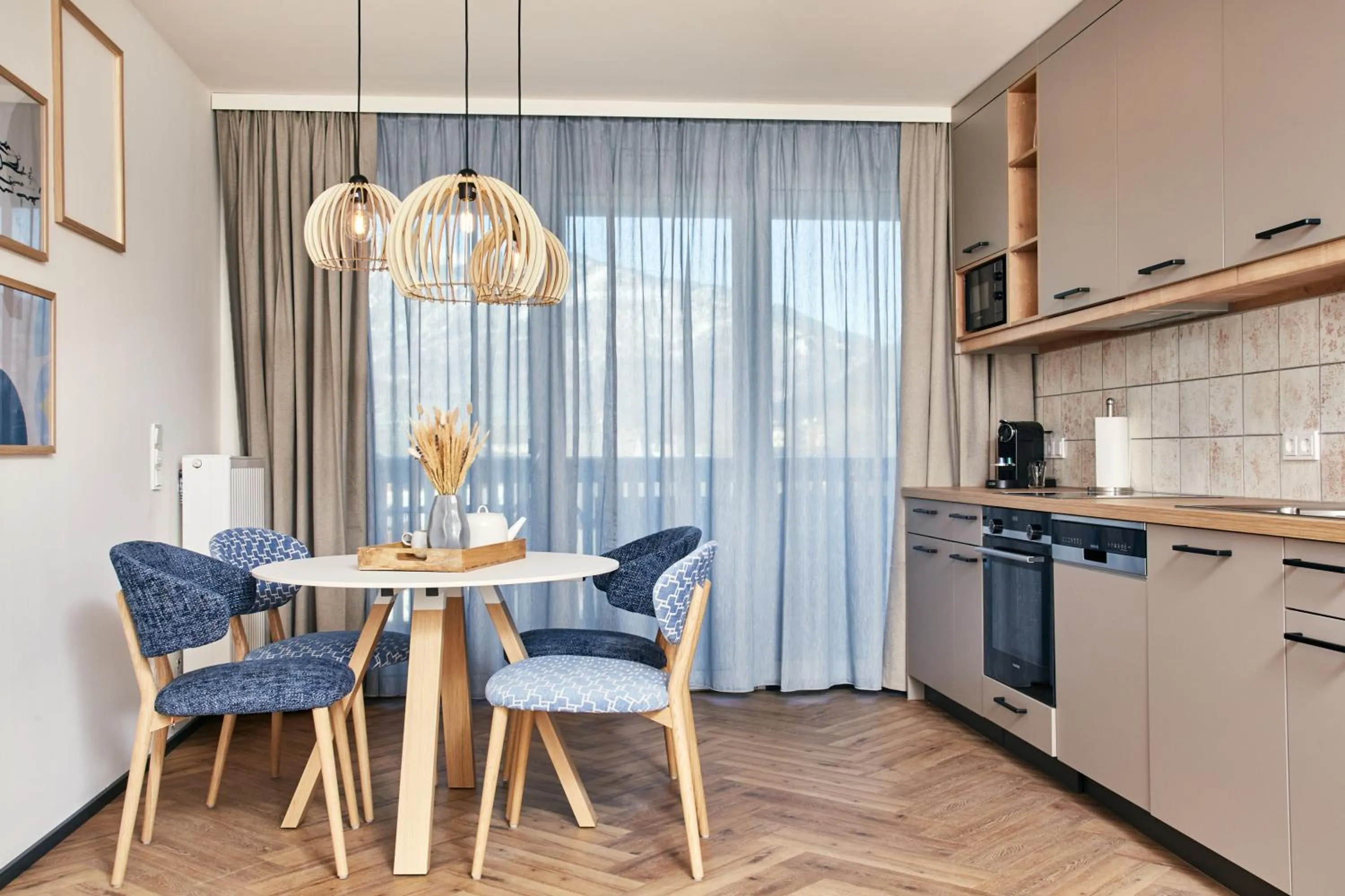 Kitchen or kitchenette in HOMEBOUND APARTMENTS Bad Goisern - contactless check-in