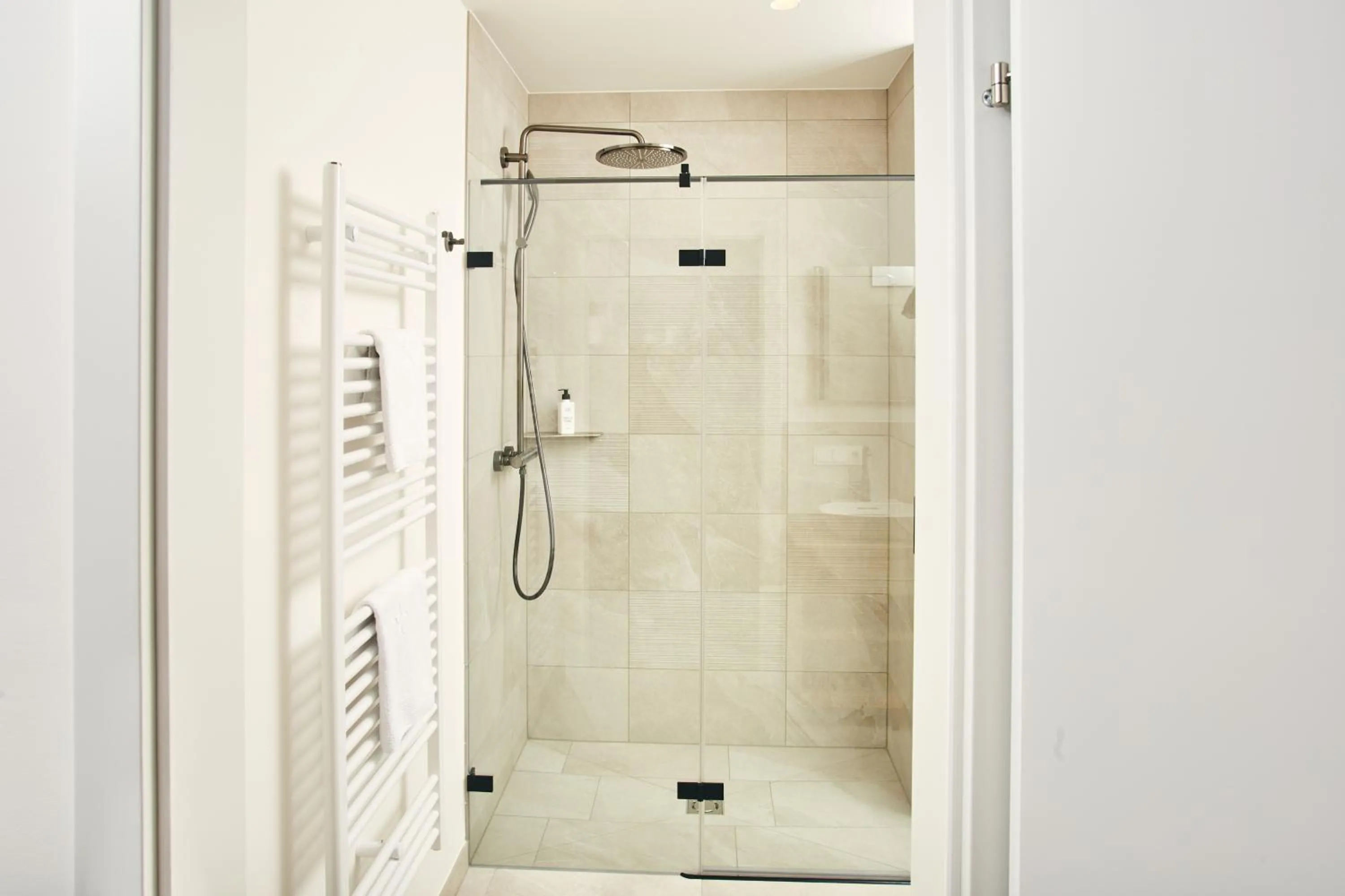 Shower in HOMEBOUND APARTMENTS Bad Goisern - contactless check-in