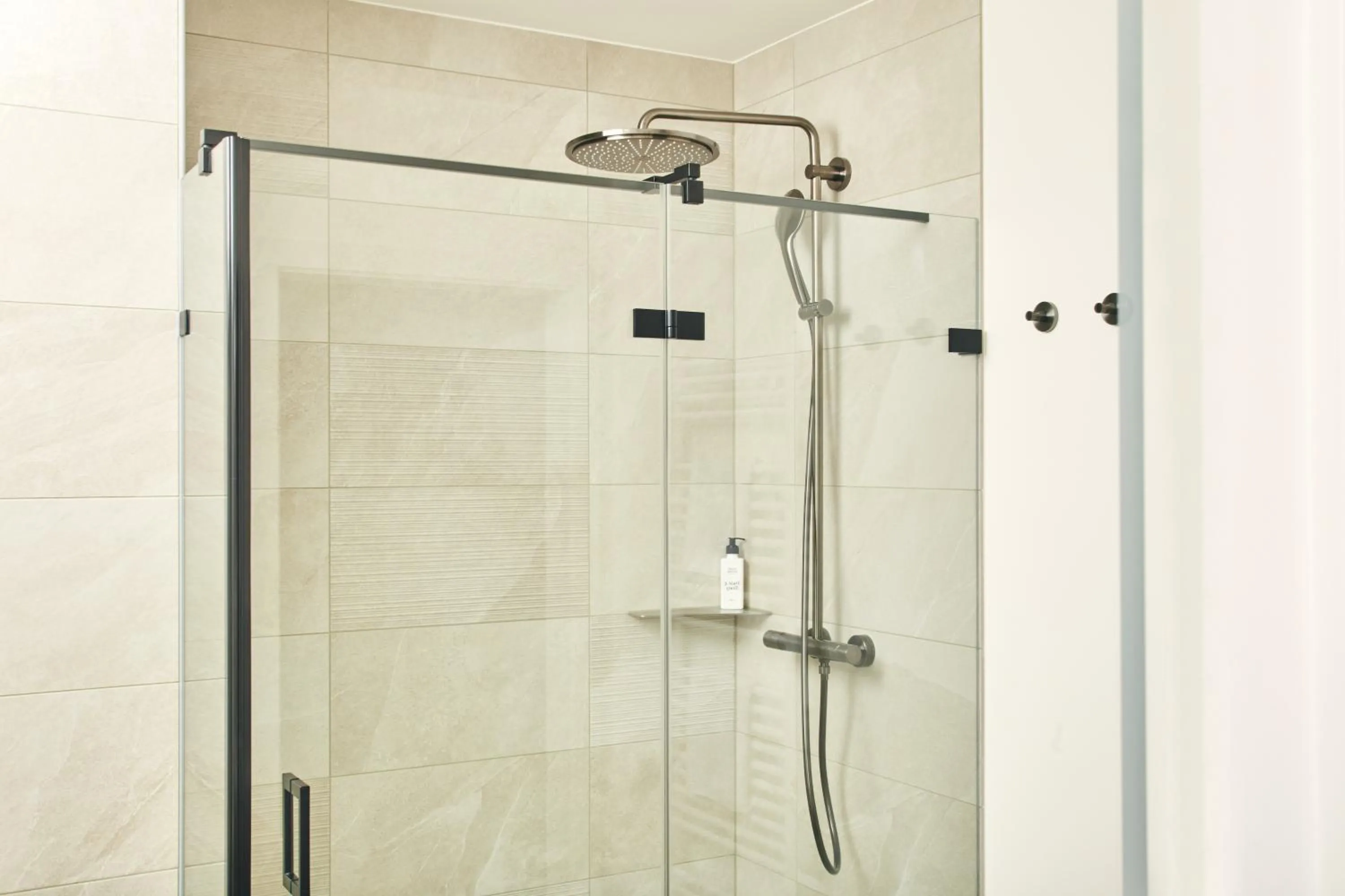 Shower in HOMEBOUND APARTMENTS Bad Goisern - contactless check-in