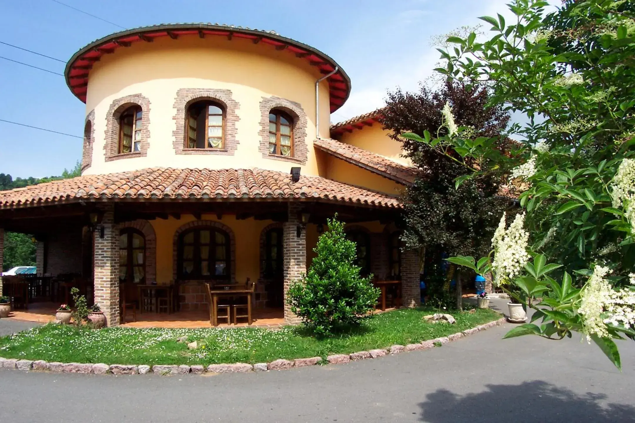 Facade/entrance in Conjunto Hotelero La Pasera Facade/entrance in Conjunto Hotelero La Pasera