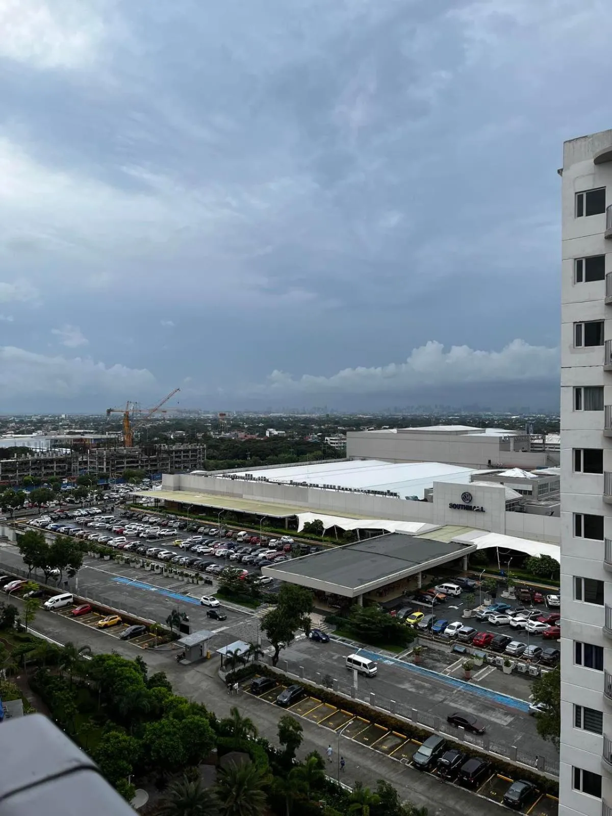 Lovely 1BR Condo @ SM Southmall w/ Netflix & High Speed WIFI