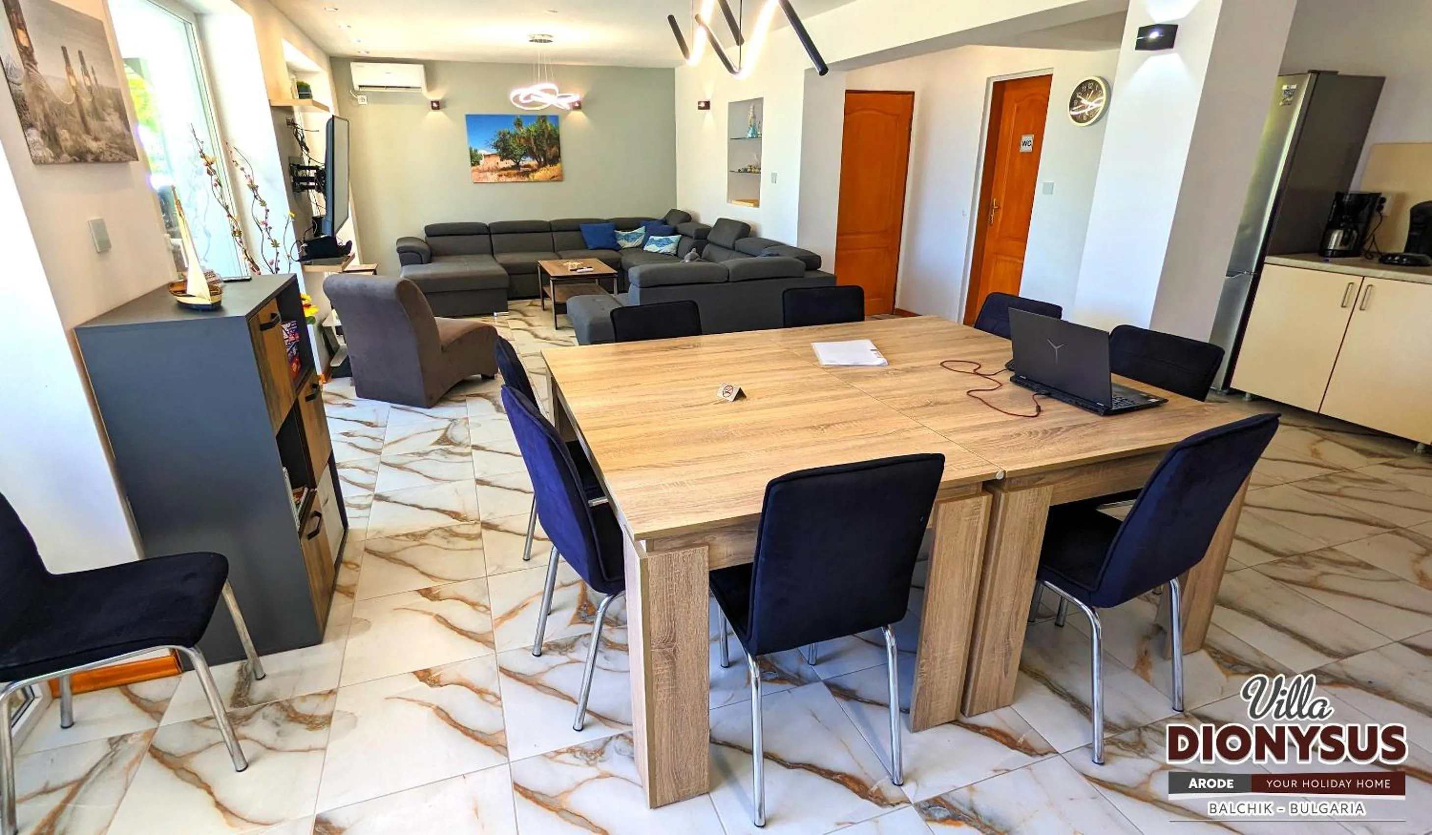 Communal lounge/ TV room in Arode Villa Dionysus