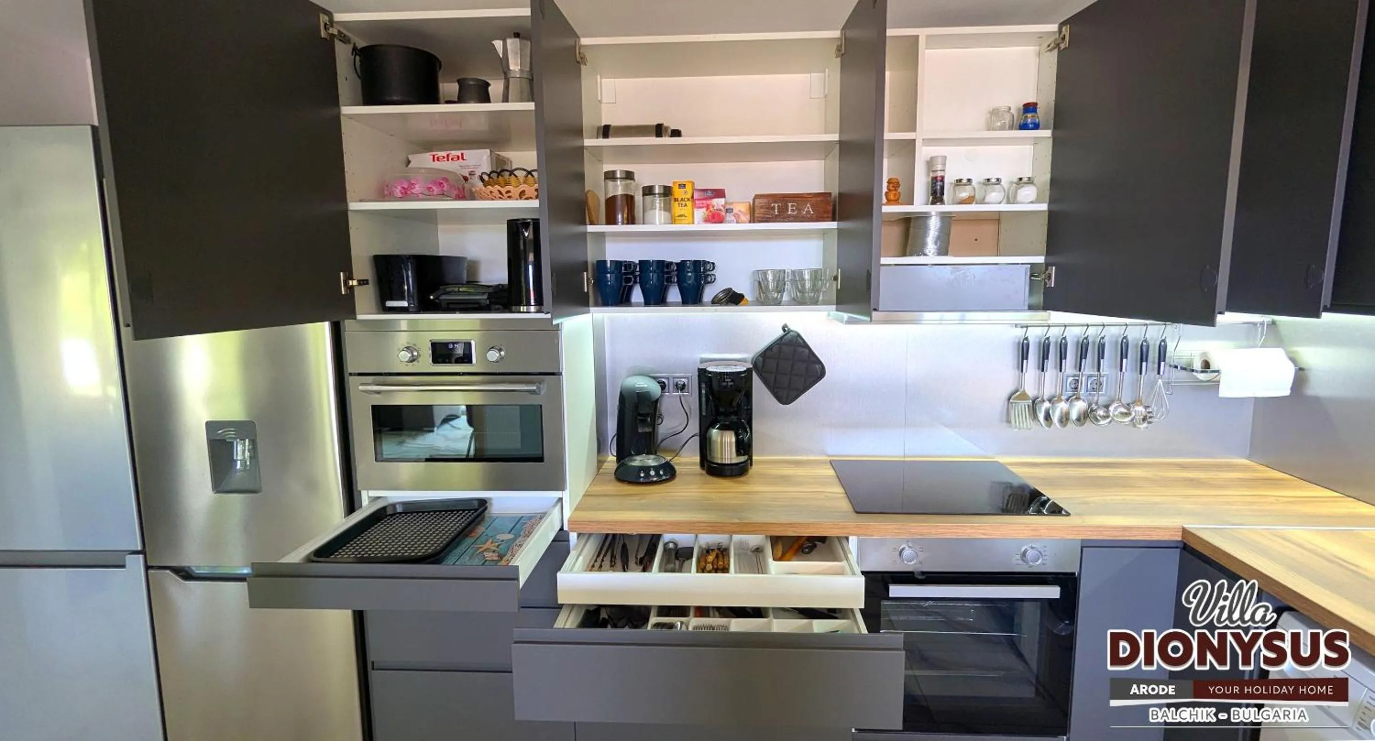 Coffee/tea facilities in Arode Villa Dionysus