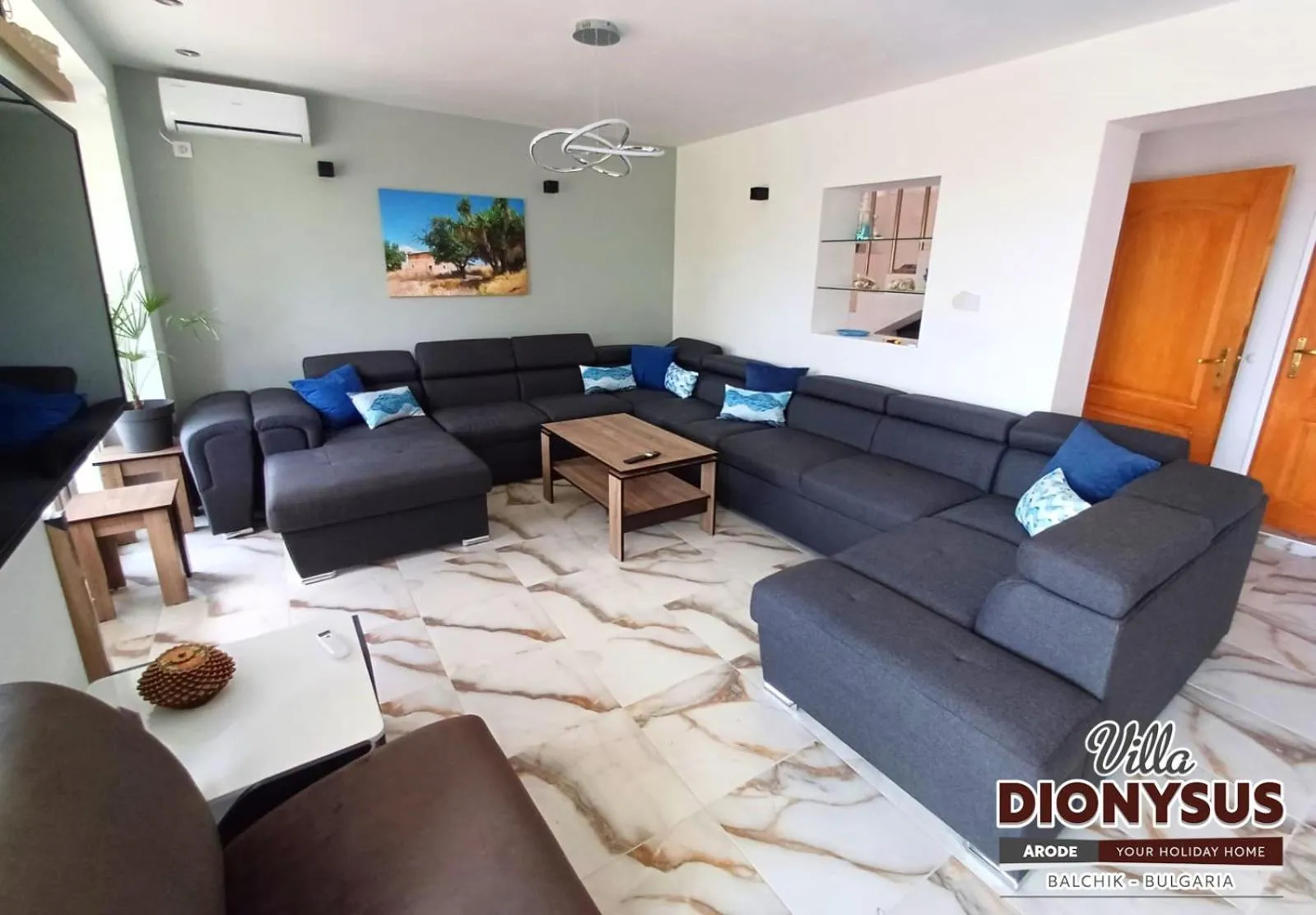 Communal lounge/ TV room in Arode Villa Dionysus